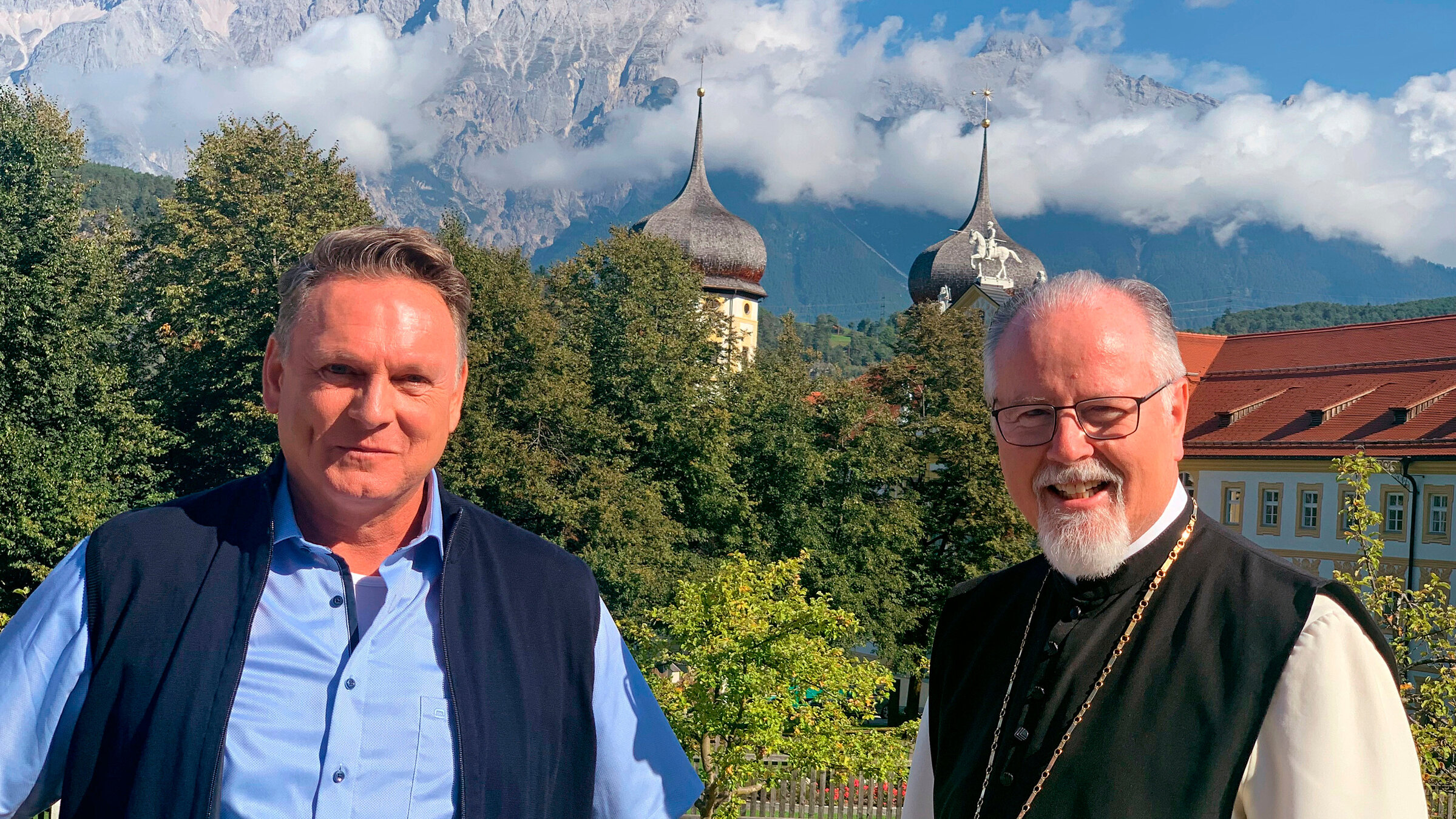 "Sagenhaft - Tirol": Axel Bulthaupt und German Erd (Abt des Zisterzienserklosters Stift Stams)