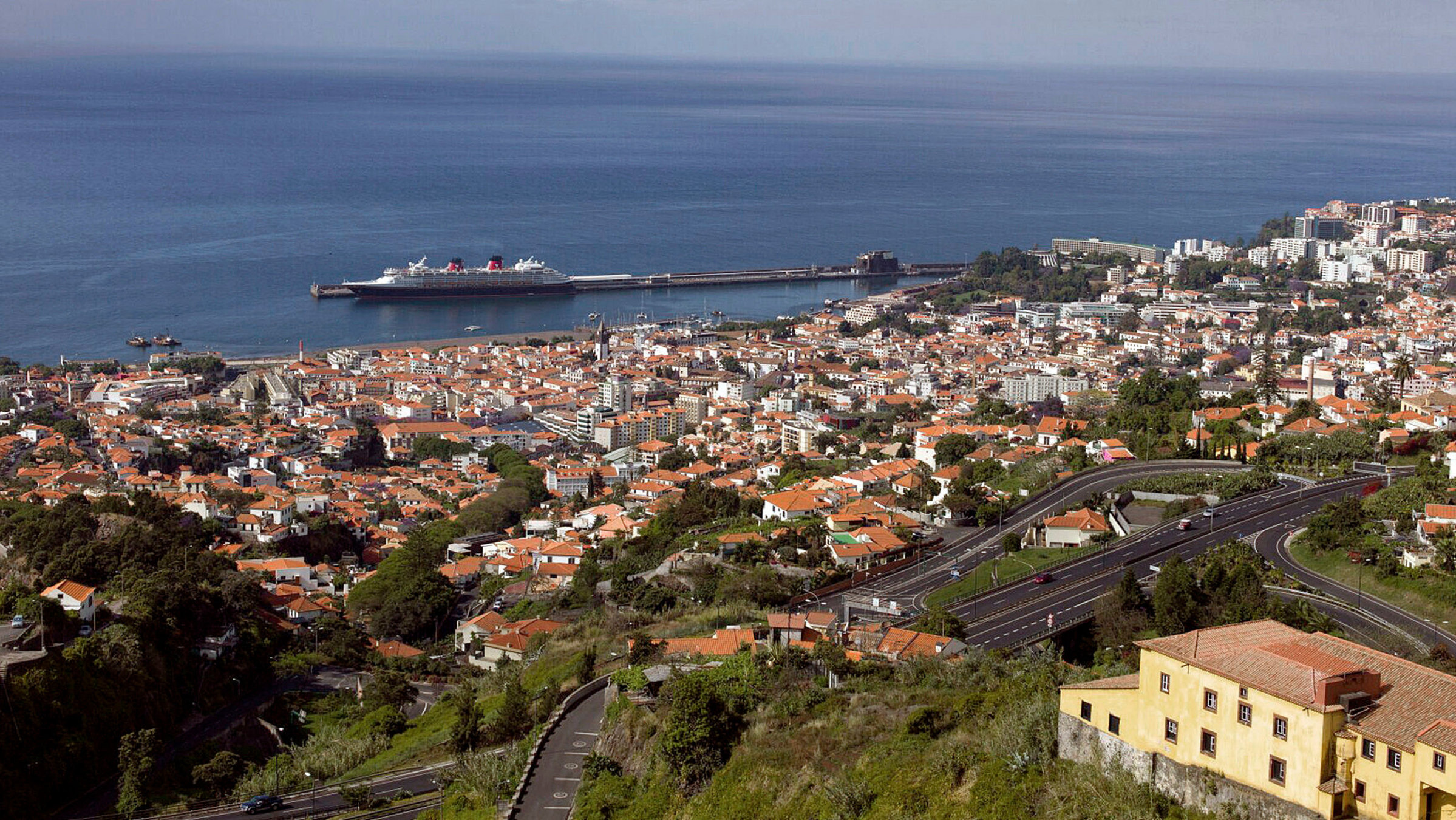 "Portugals Inselwelten": Blick auf Funchal, die Hauptstadt der Insel Madeira.