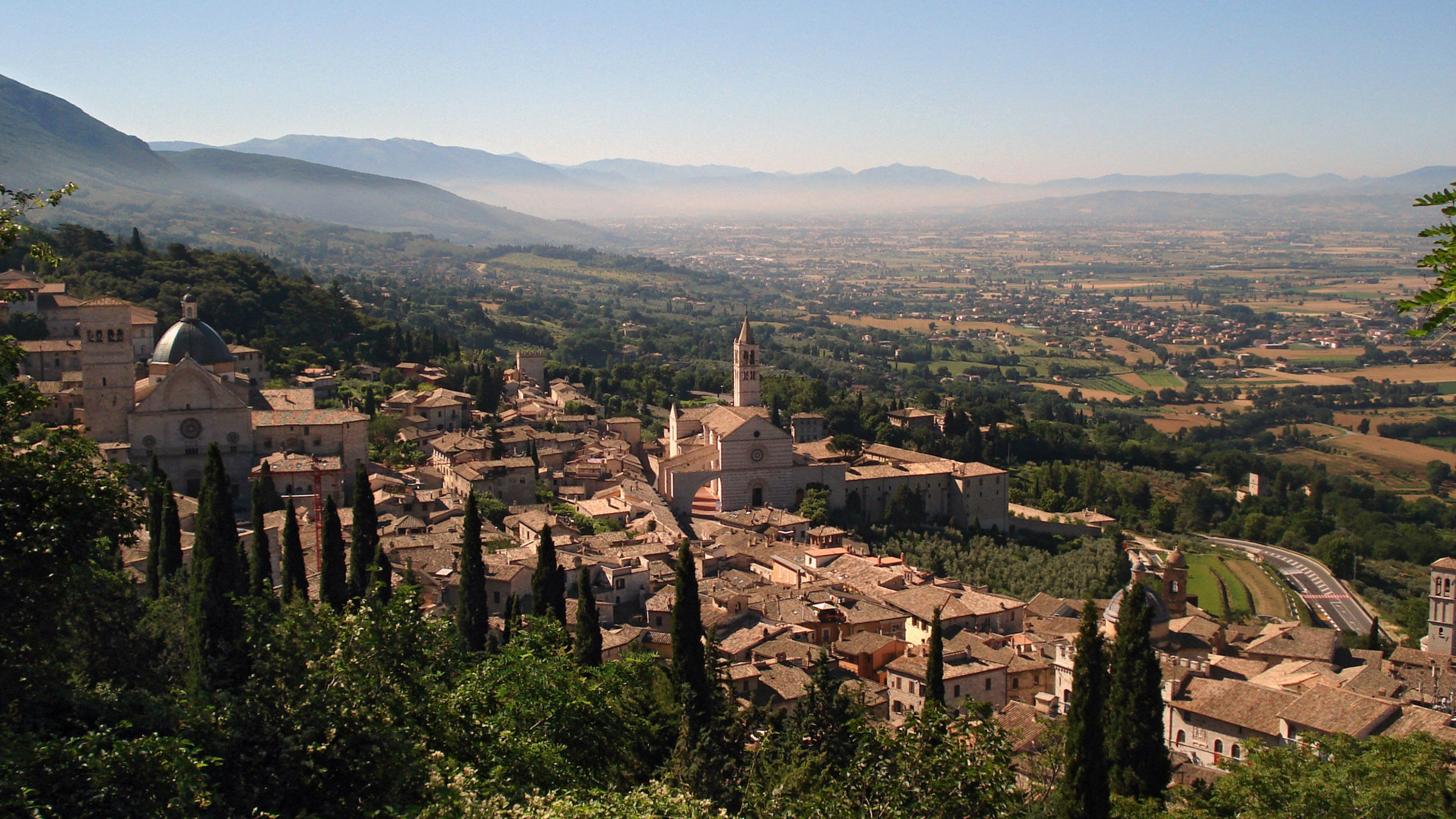 "Schätze der Welt - Erbe der Menschheit, Assisi, Italien Die Landschaft des Heiligen" - Blick auf Assisi.