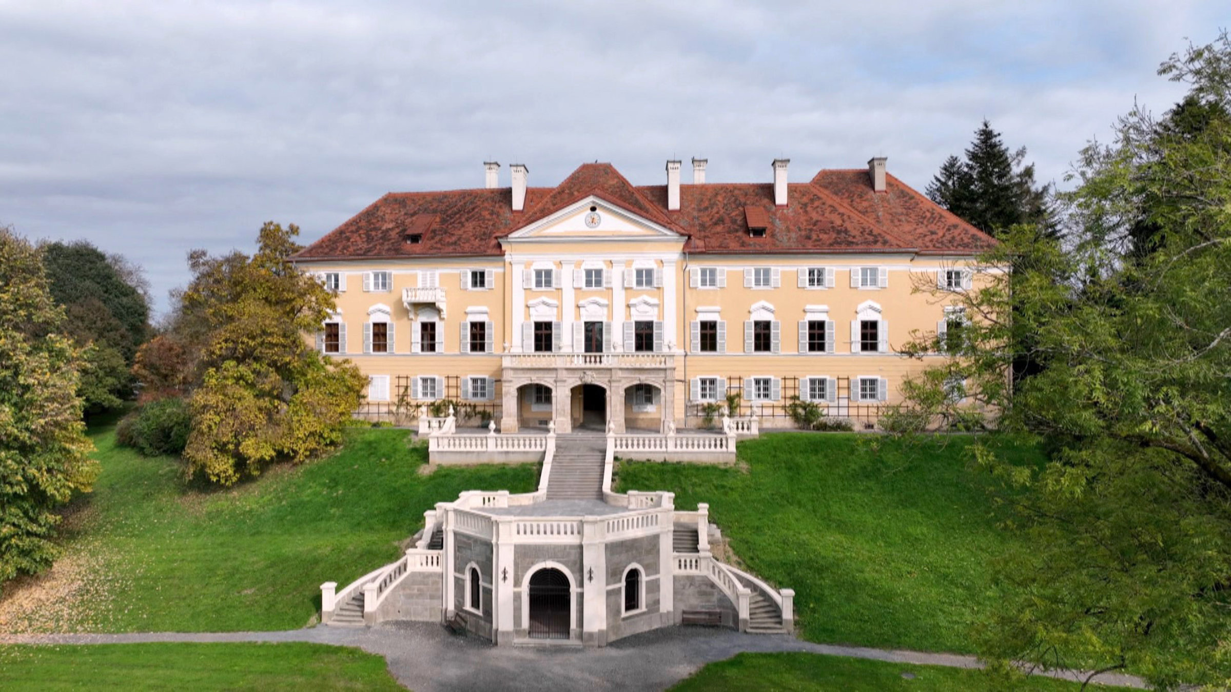 "Traumschlösser und Ritterburgen - Vom Grazer Umland nach Maribor":  Schloss Halbenrain.