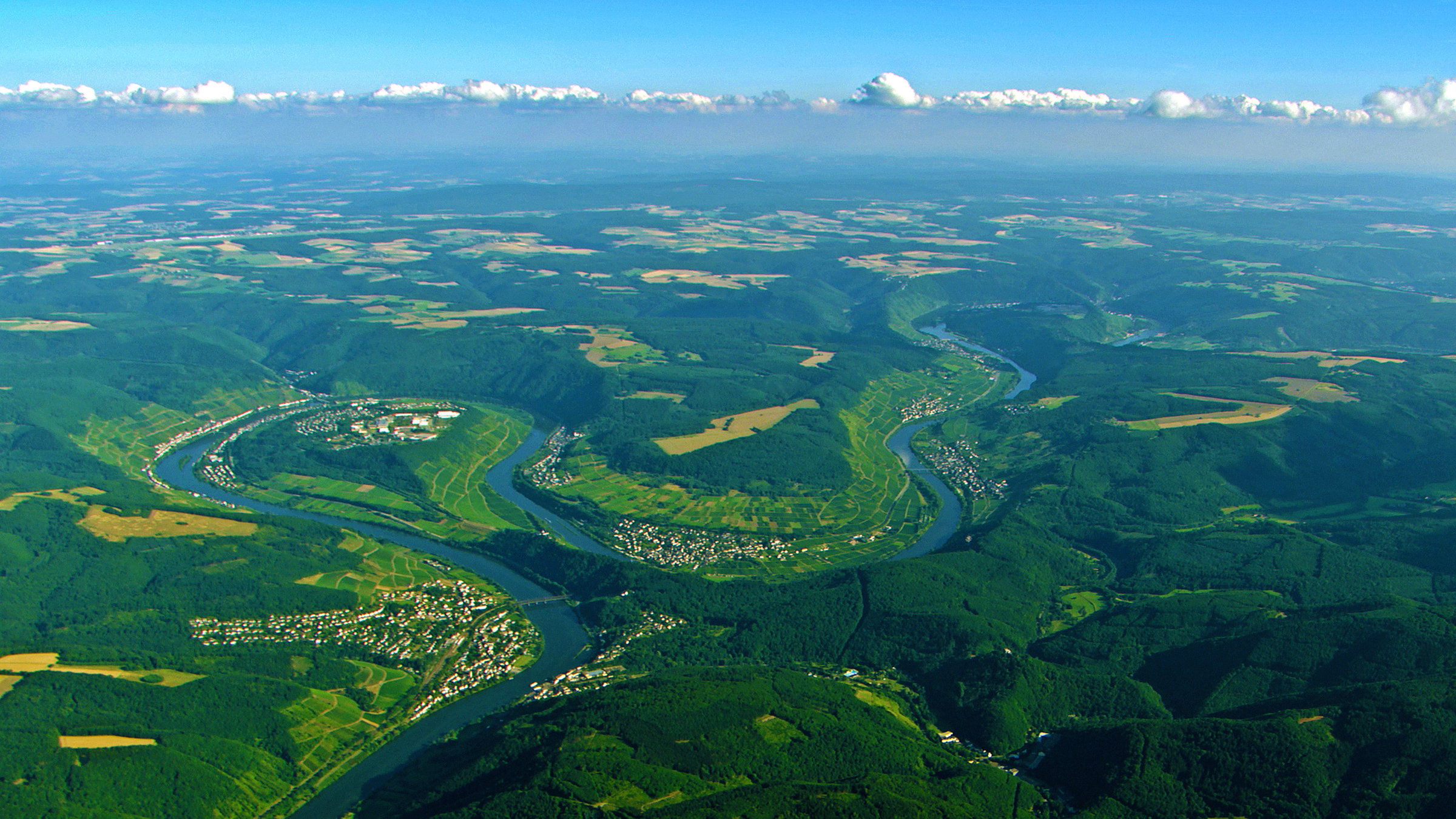 "Terra X: Deutschland von oben 4 - Fluss": Blick von oben - Die Mosel und deren Umgebung.
