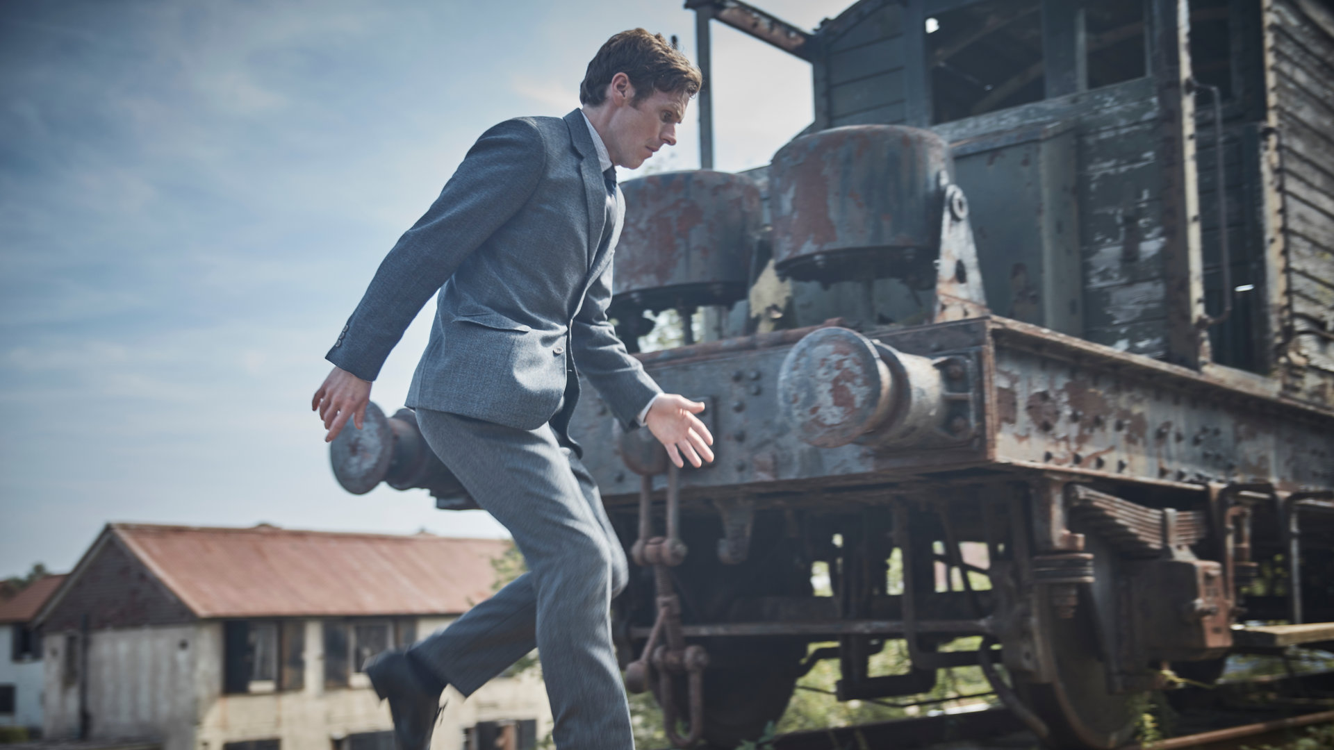 "Der junge Inspektor Morse - Farben": DS Endeavour (Shaun Evans) läuft über Bahngleise.