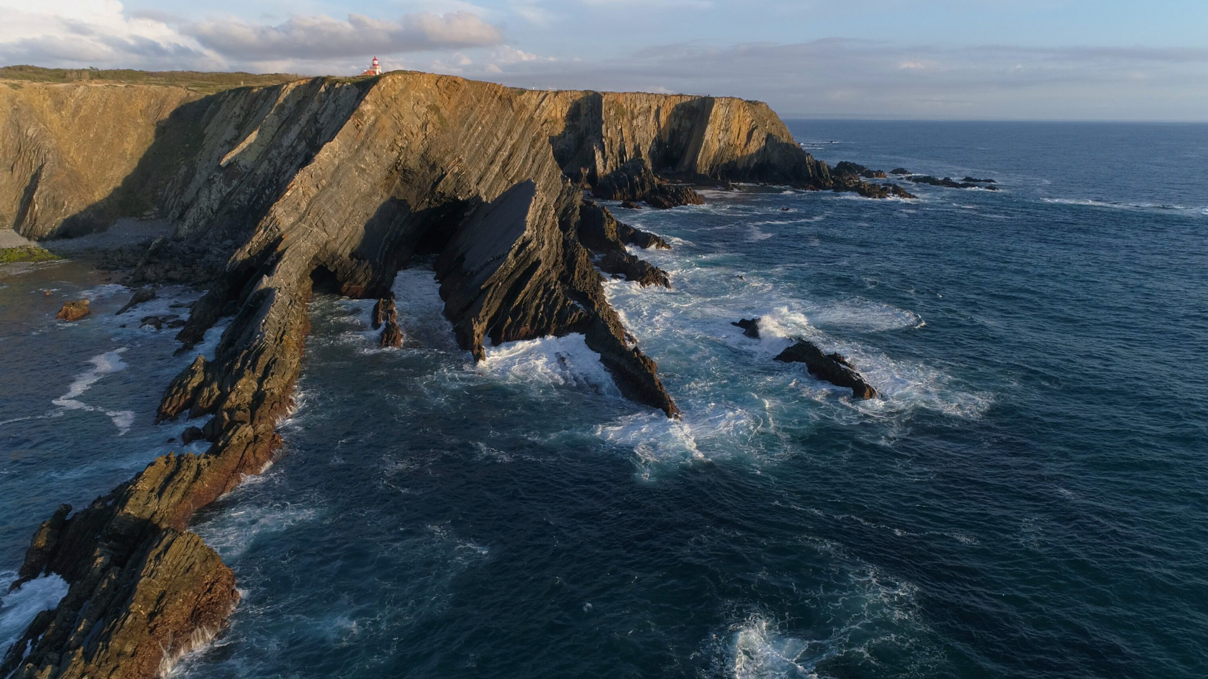 "Portugal – Wildnis zwischen Land und Ozean": Klippen an der Westküste Portugals.