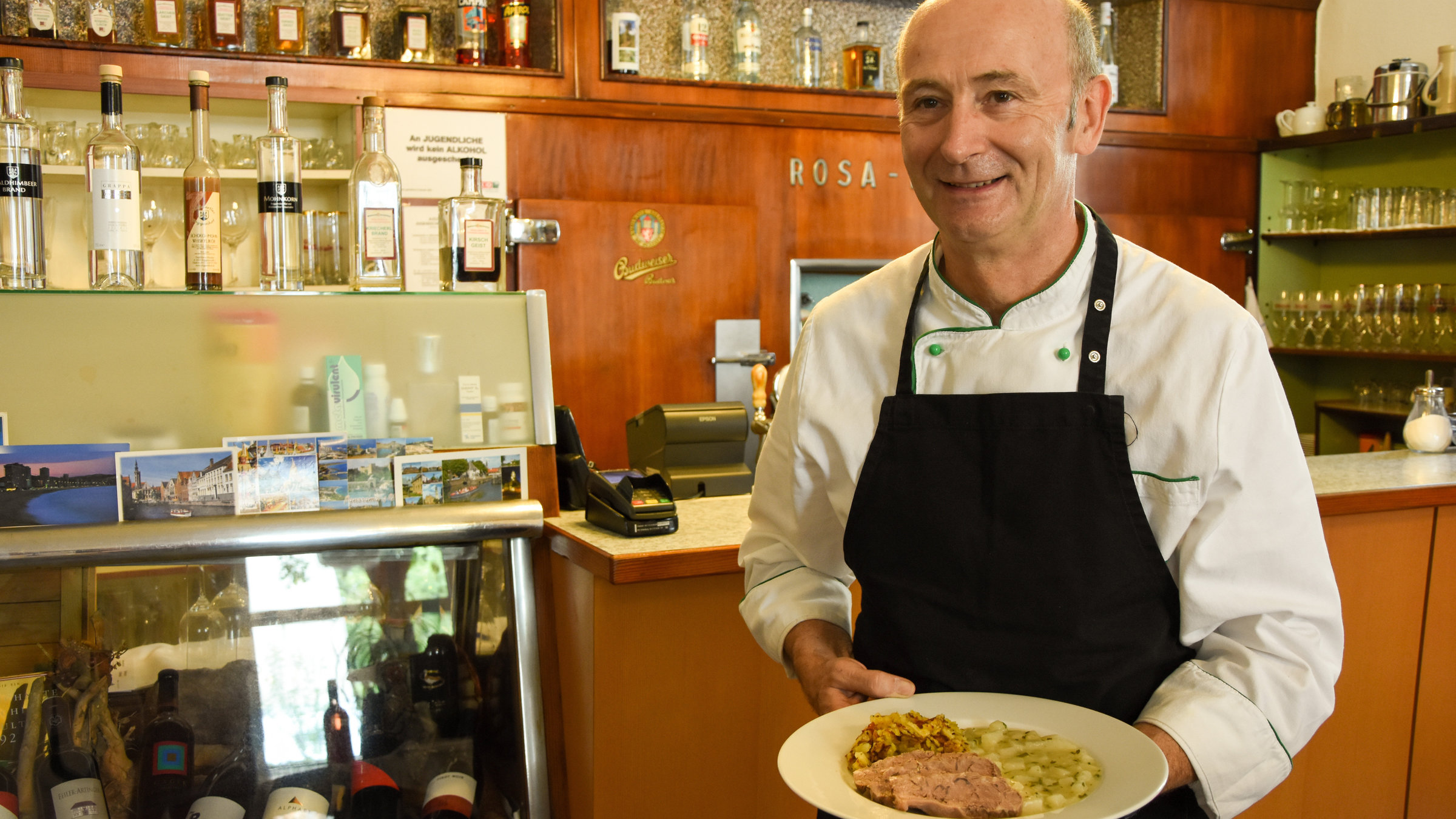"Aufgetischt am Sonntag - Im Prater": Der Wirt Josef Taudes in seinem Gasthaus Möslinger im Wiener Stuwerviertel.