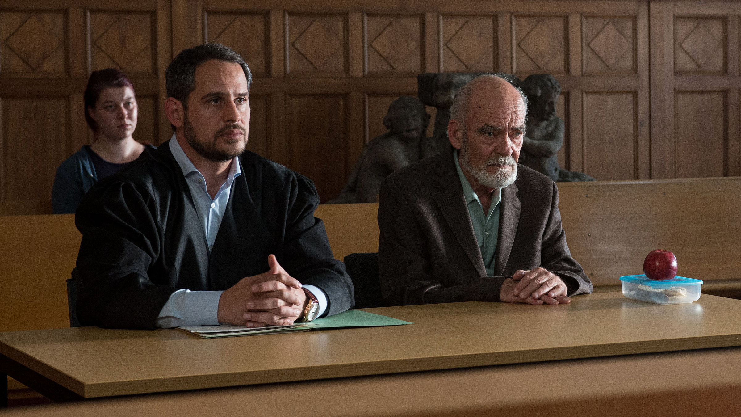 "SCHULD nach Ferdinand von Schirach - Schnee": Friedrich Kronenberg (Moritz Bleibtreu, l.) und Karl-Heinz Gronau (Hans-Michael Rehberg, r.)