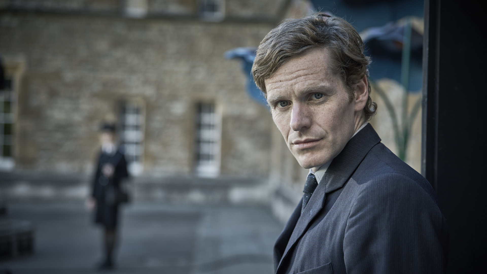 "Der junge Inspektor Morse - Irrungen": Endeavour Morse (Shaun Evans) blickt mit ernstem Gesicht in die Kamera.