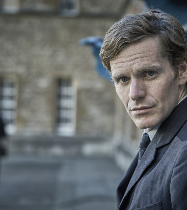 "Der junge Inspektor Morse - Irrungen": Endeavour Morse (Shaun Evans) blickt mit ernstem Gesicht in die Kamera.