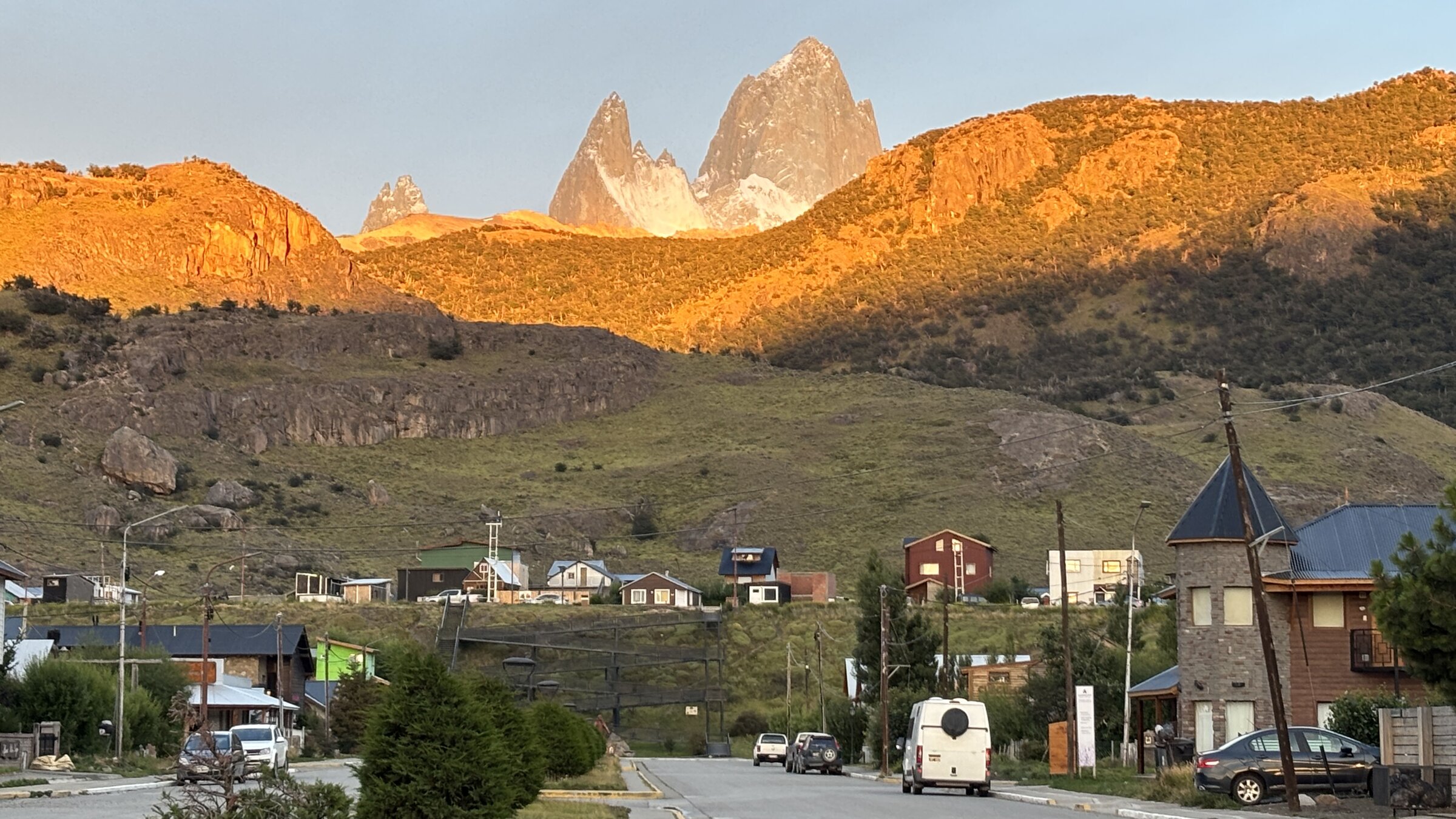 "Argentinien (1/4) - Feuerland und Patagonien": Der Fitz Roy bei El ChaltÃ©n: FÃ¼r viele Bergsteiger gilt das Massiv als eine dergroÃen Herausforderungen in den sÃ¼dlichen Anden.