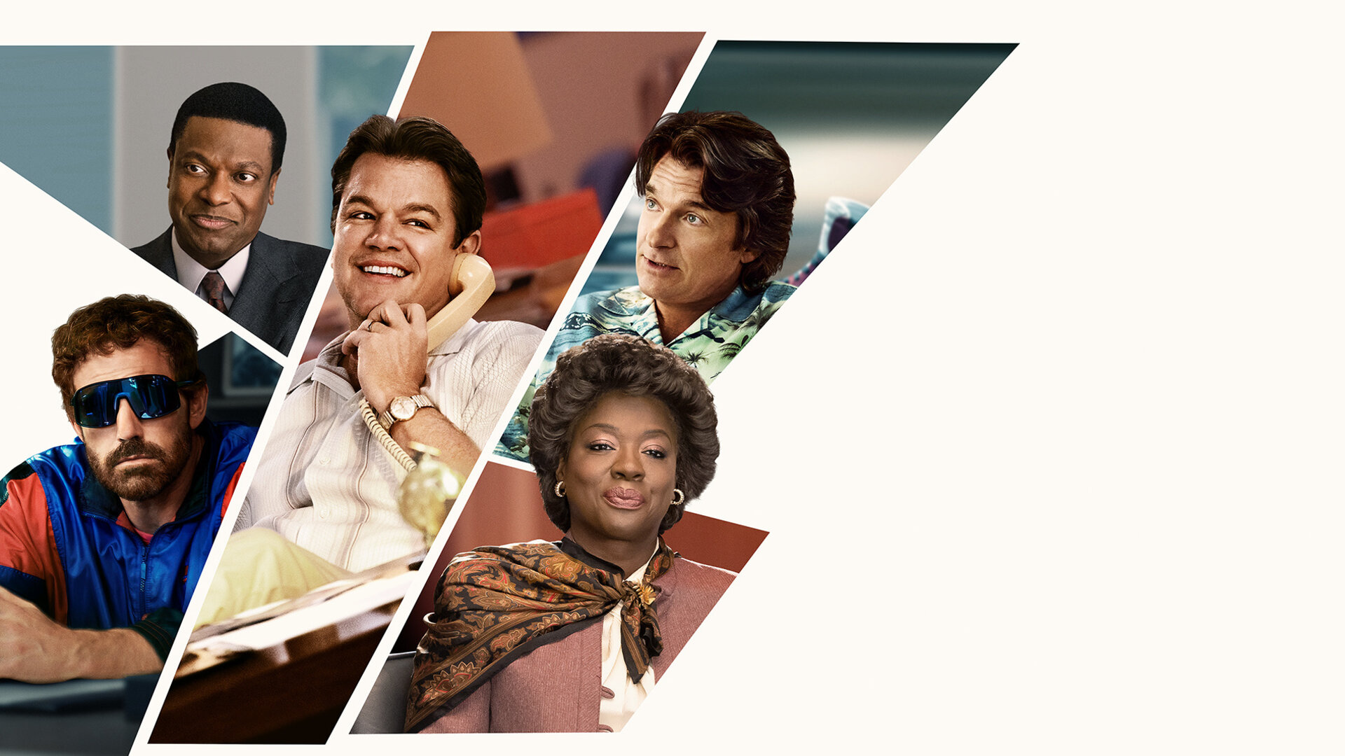 "Air - Der große Wurf": Plakatmotiv: Collage von puzzleteilartigen Fotos von Phil Knight (Ben Affleck, mit blauer Sonnenbrille), Howard White (Chris Tucker), Sonny Vaccaro (Matt Damon, lachend mit Telefonhörer am Ohr), Deloris Jordan (Viola Davis) und Rob Strasser (Jason Bateman) auf einem hellen, cremefarbenen Hintergrund.