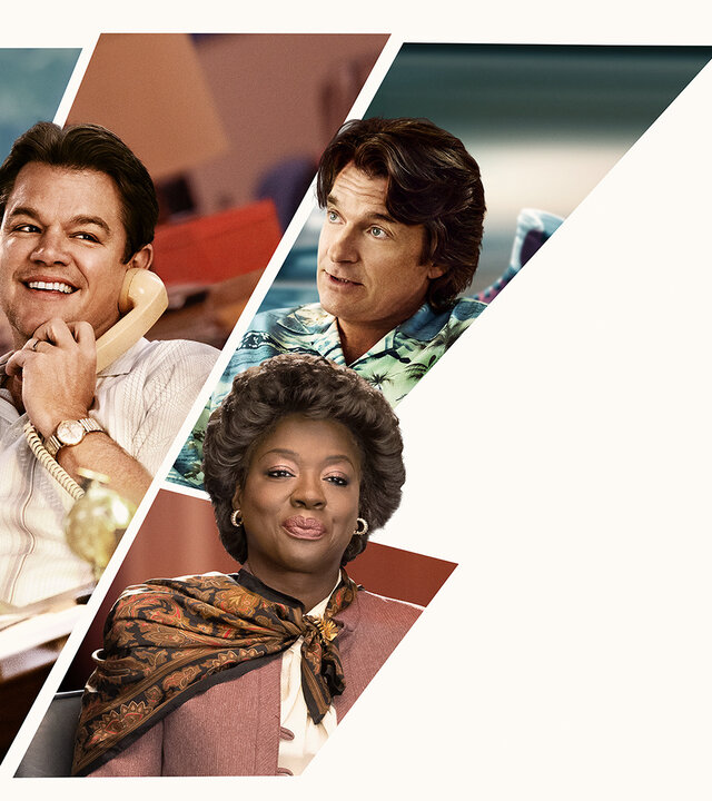 "Air - Der große Wurf": Plakatmotiv: Collage von puzzleteilartigen Fotos von Phil Knight (Ben Affleck, mit blauer Sonnenbrille), Howard White (Chris Tucker), Sonny Vaccaro (Matt Damon, lachend mit Telefonhörer am Ohr), Deloris Jordan (Viola Davis) und Rob Strasser (Jason Bateman) auf einem hellen, cremefarbenen Hintergrund.