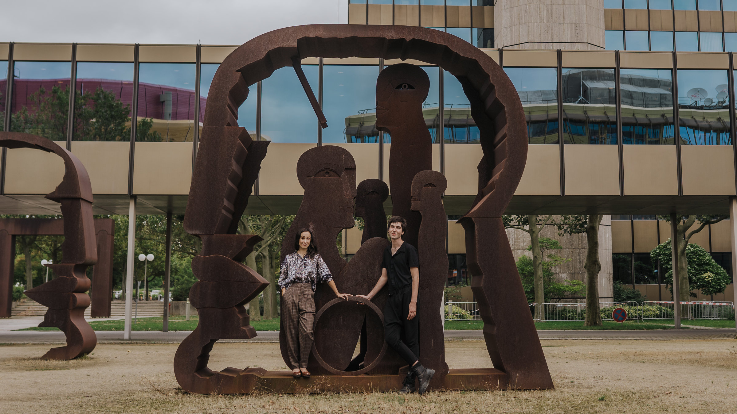 "Kulturzeit extra: Die Welt mit 26": Vivian Perkovic und Leo Palm