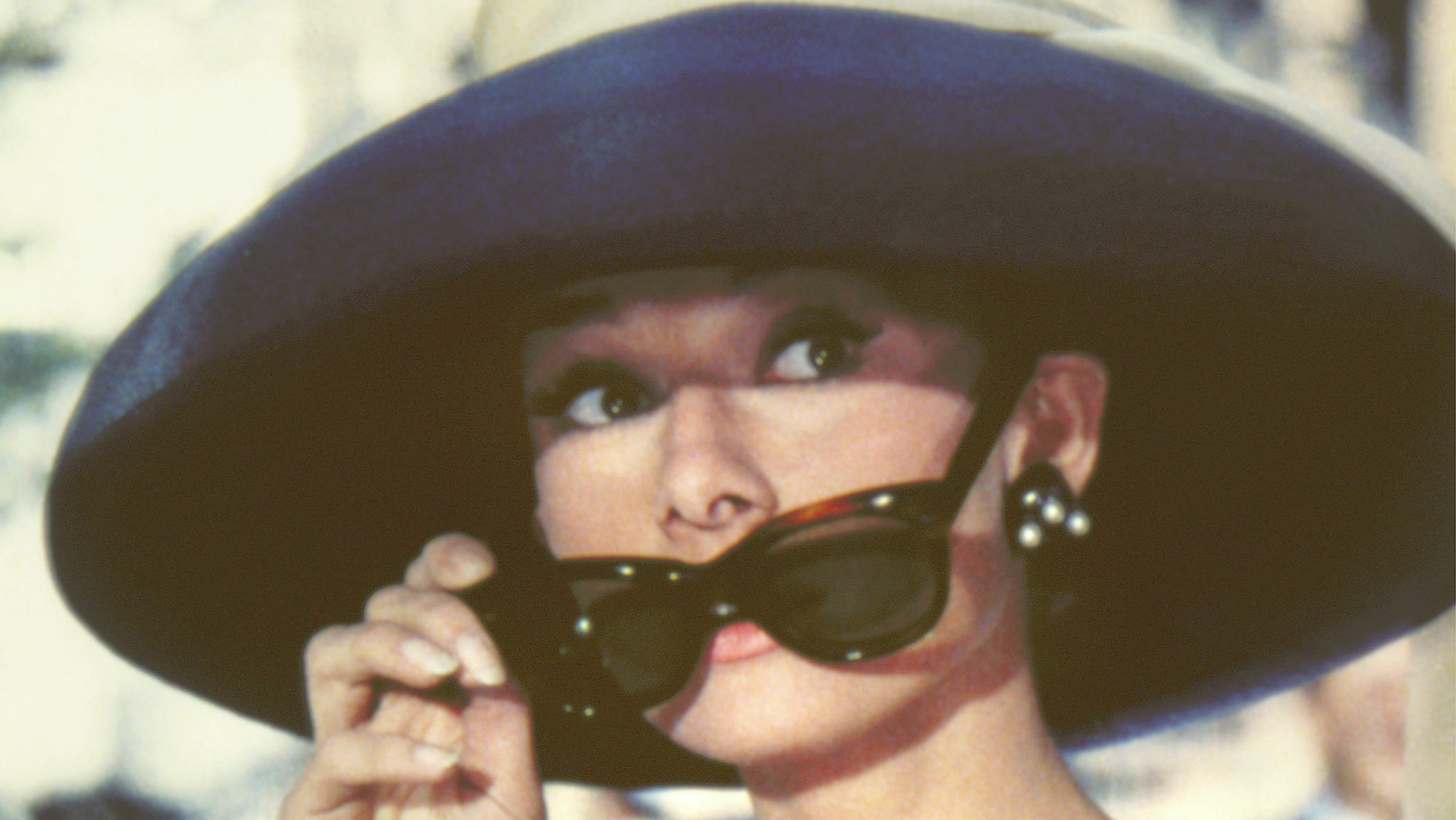 "Frühstück bei Tiffany": Die verführerische Holly Golightly (Audrey Hepburn) träumt vom Glück und von Diamanten.