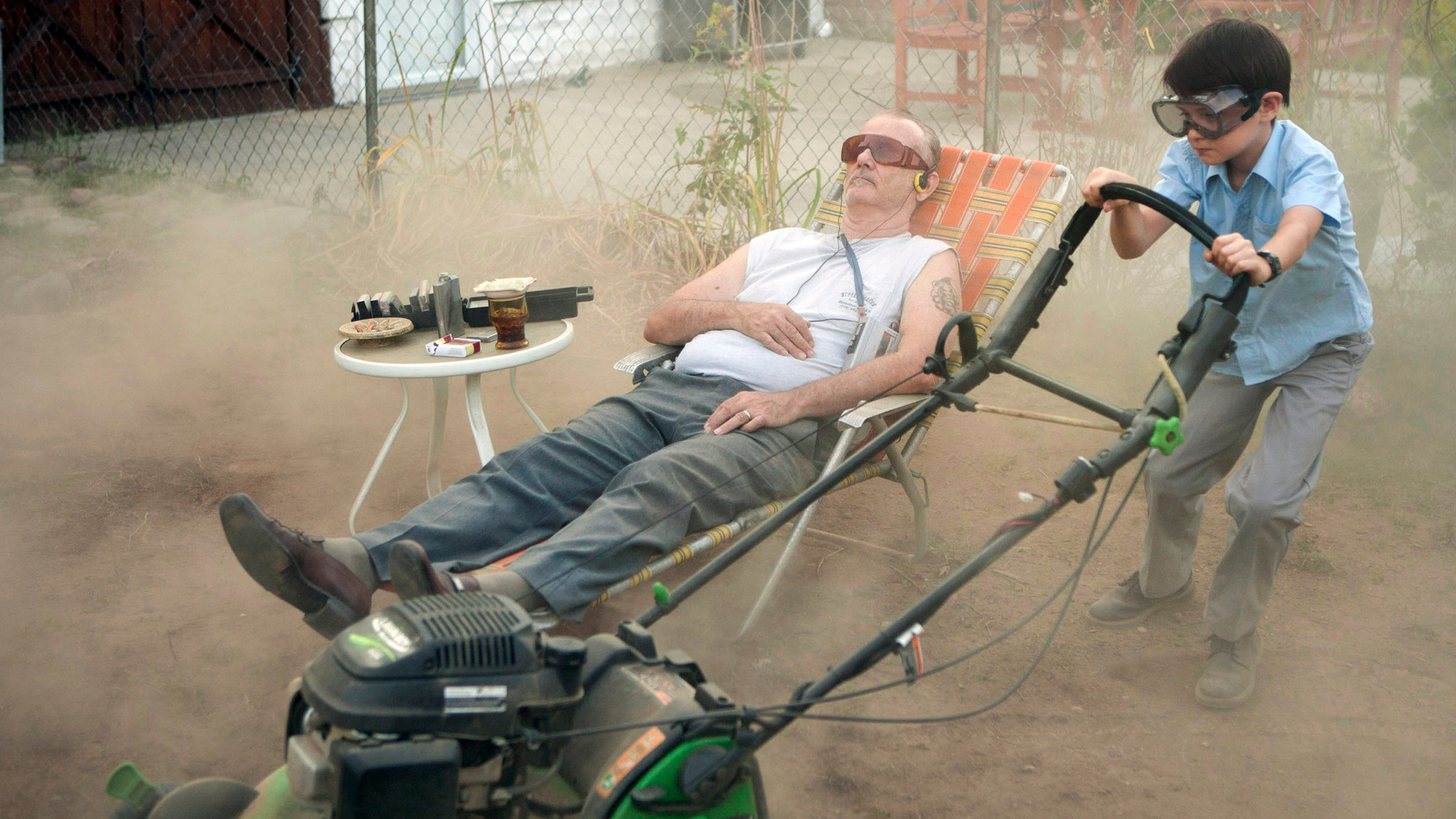 "St. Vincent - Mein himmlischer Nachbar": Vincent MacKenna (Bill Murray) macht das Baby-Sitting beim kleinen Oliver (Jaeden Lieberher) auf seine Art.