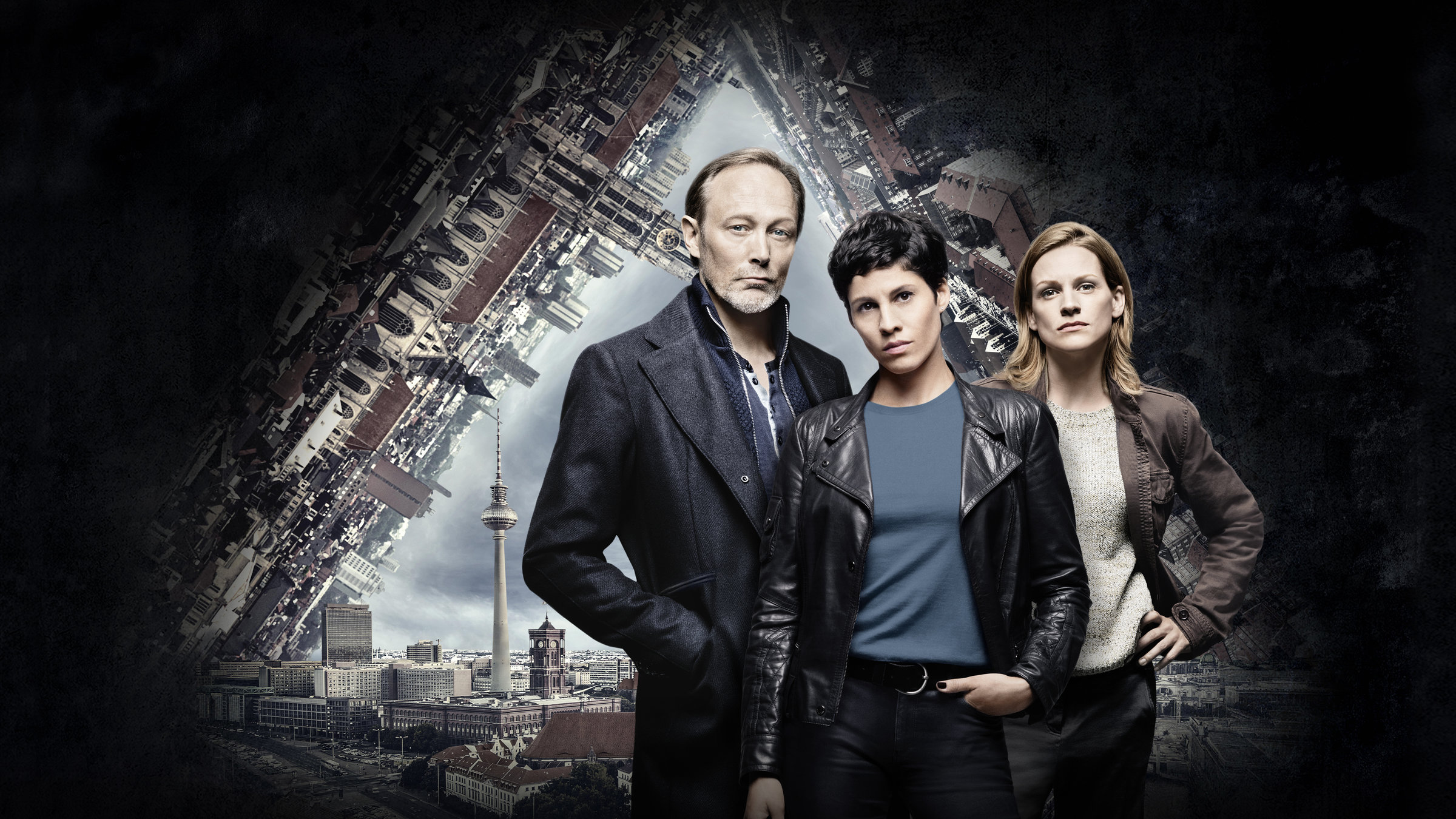 "The Team (1)": Teamaufnahme von Harald Bjørn (Lars Mikkelsen), Jackie Mueller (Jasmin Gerat) und Alicia Verbeek (Veerle Baetens).