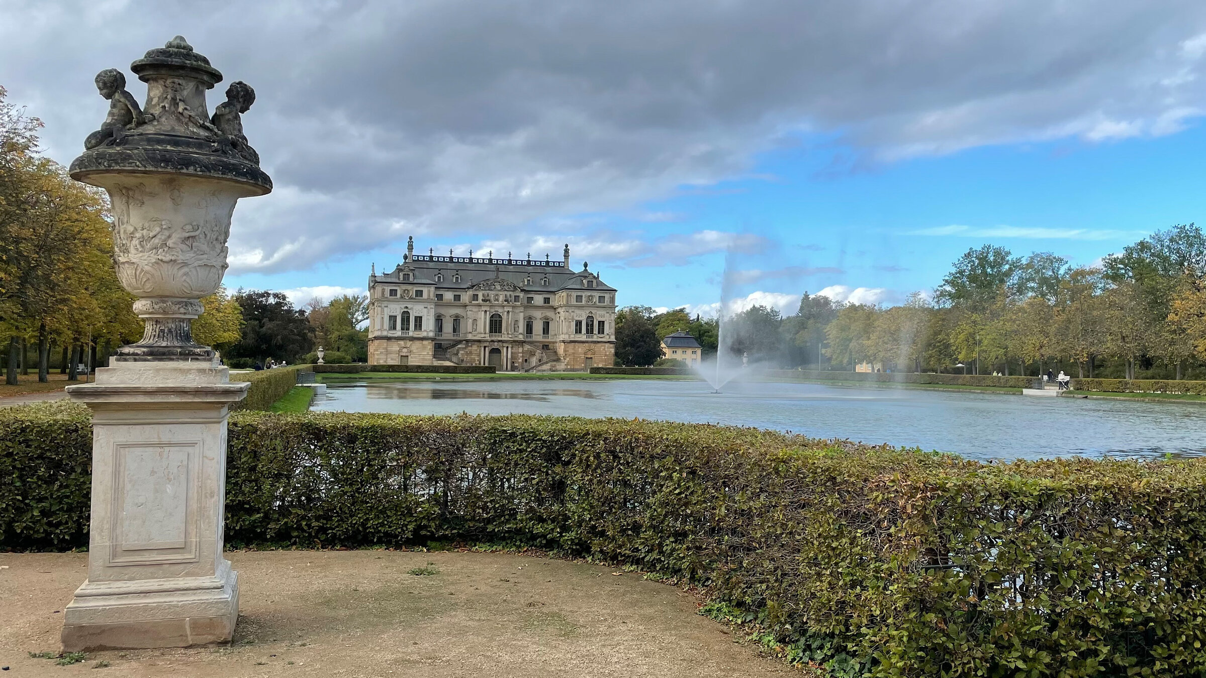 "Der Große Garten, Dresdens grünes Herz": Blick über den Palaisteich.