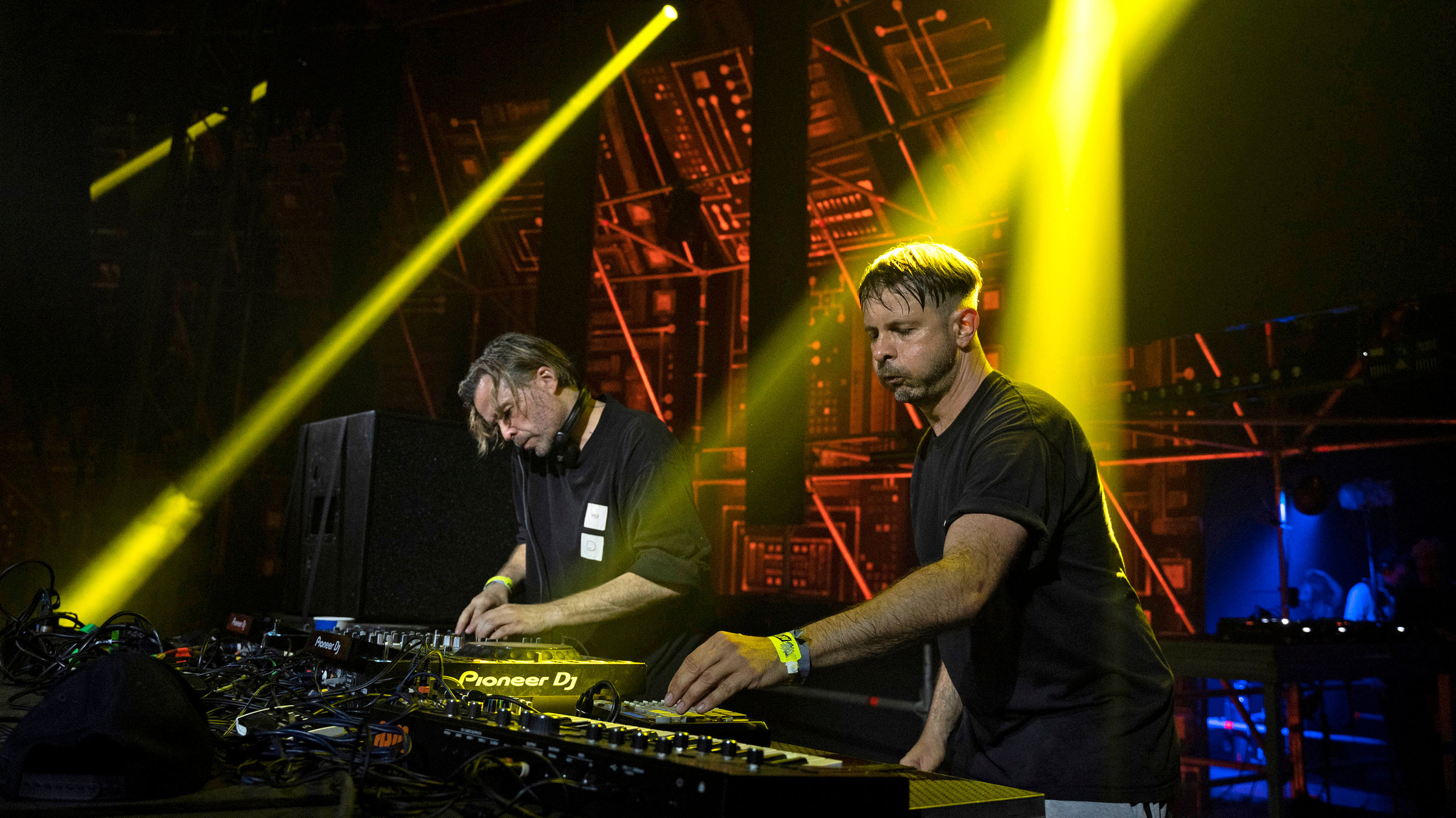 "Techno House Deutschland - Elektro Osten - Der Club ist nicht genug": DJ-Duo Lexy und K-Paul auf dem Sputnik Spring Break 2022.