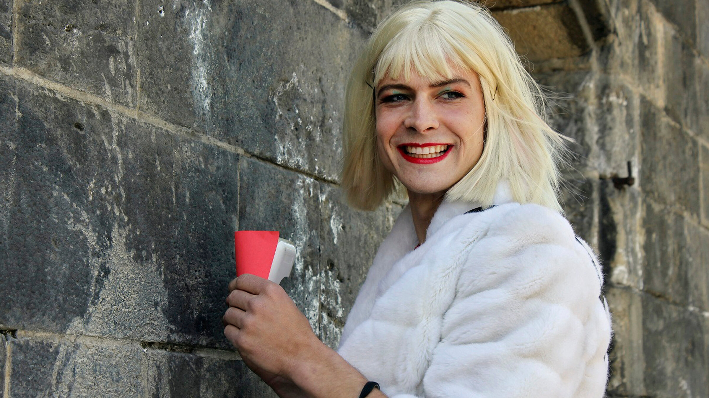 "Papagei": Transvestit Christina (Christian Clauß).