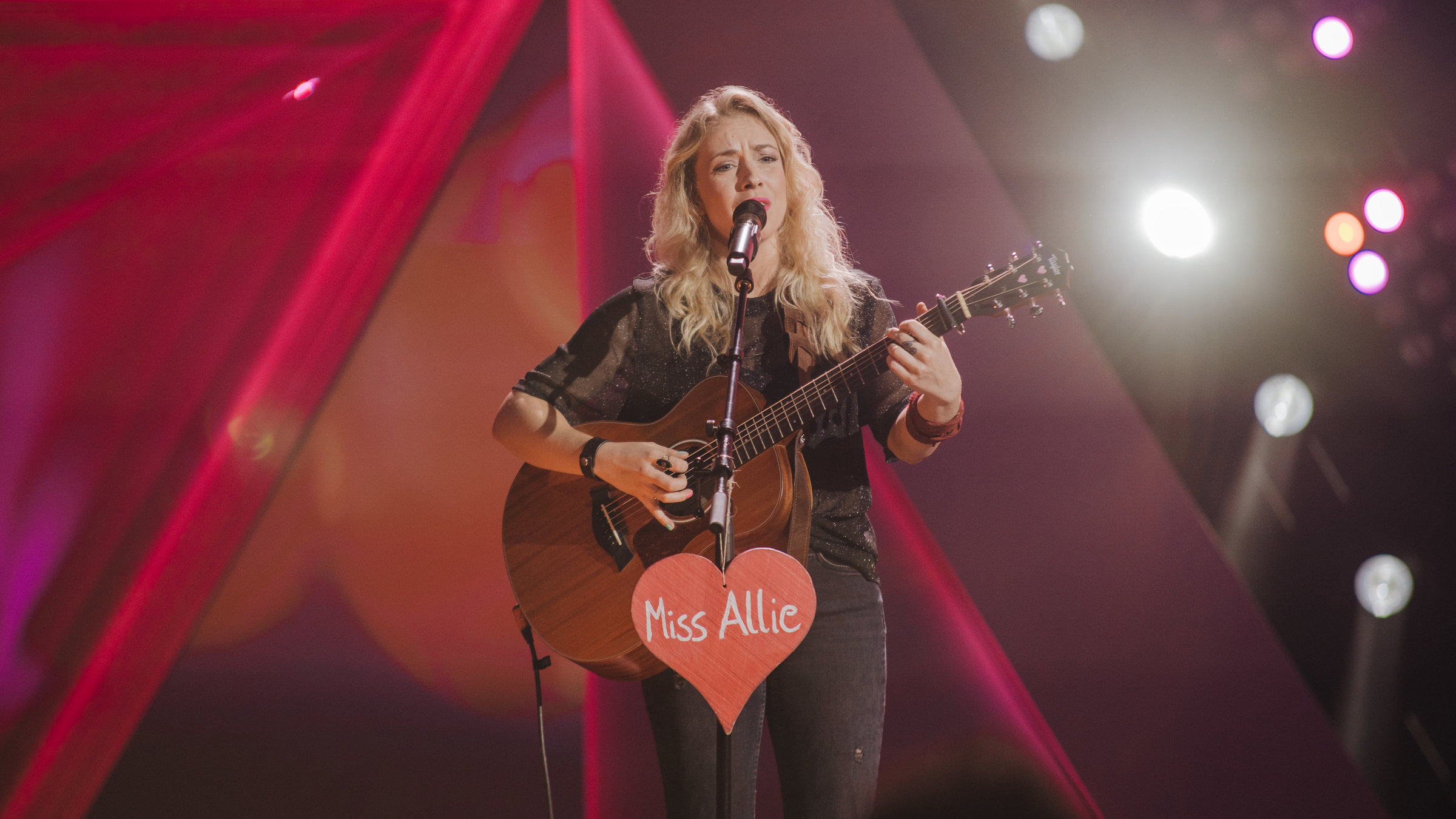 "Miss Allie: Aus Scheiße wird Gold": Miss Allie auf der Bühne.