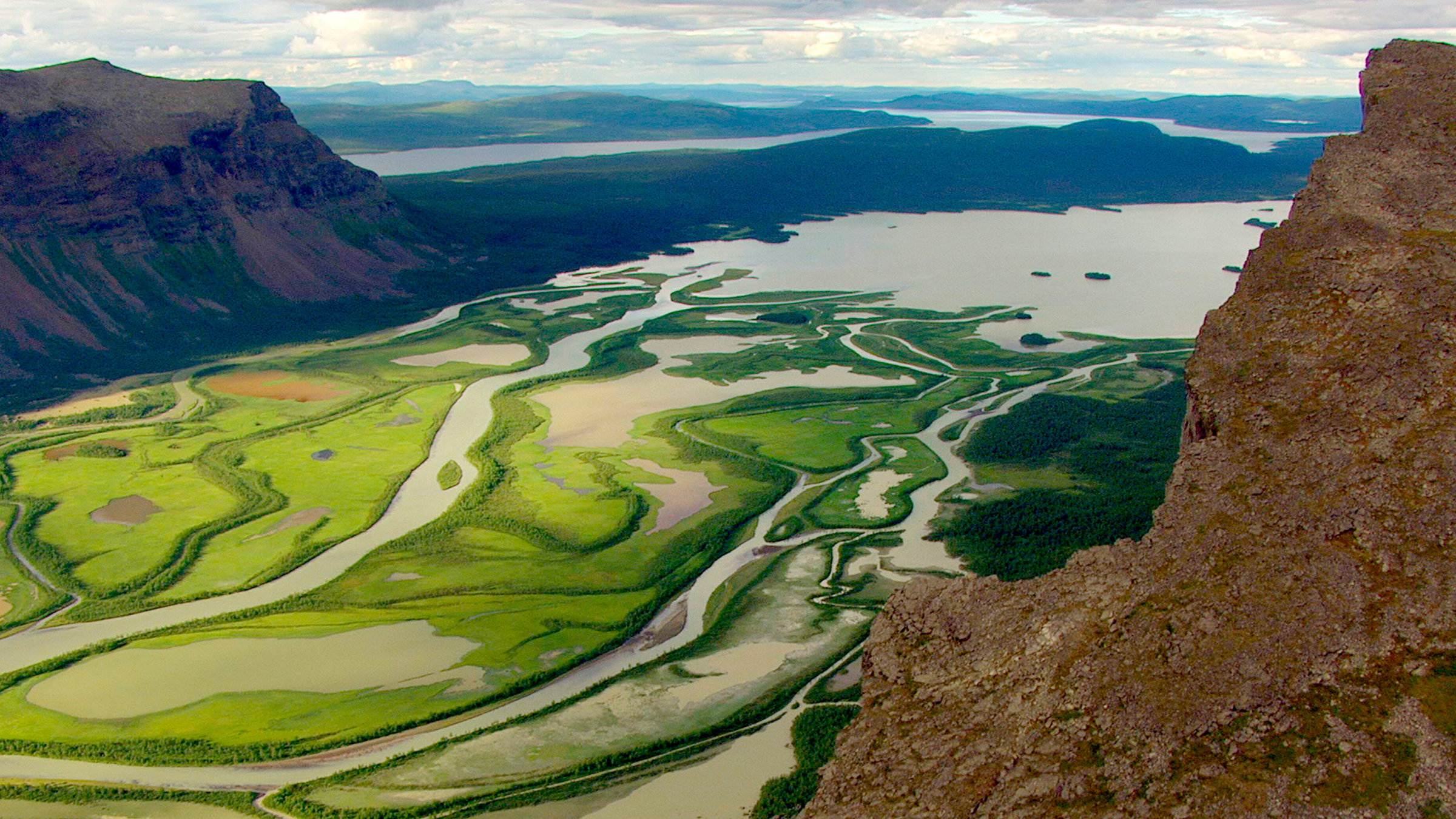 "Wildes Skandinavien: Schweden" - Das Rapadalen im Sarek Nationalpark von oben gesehen.