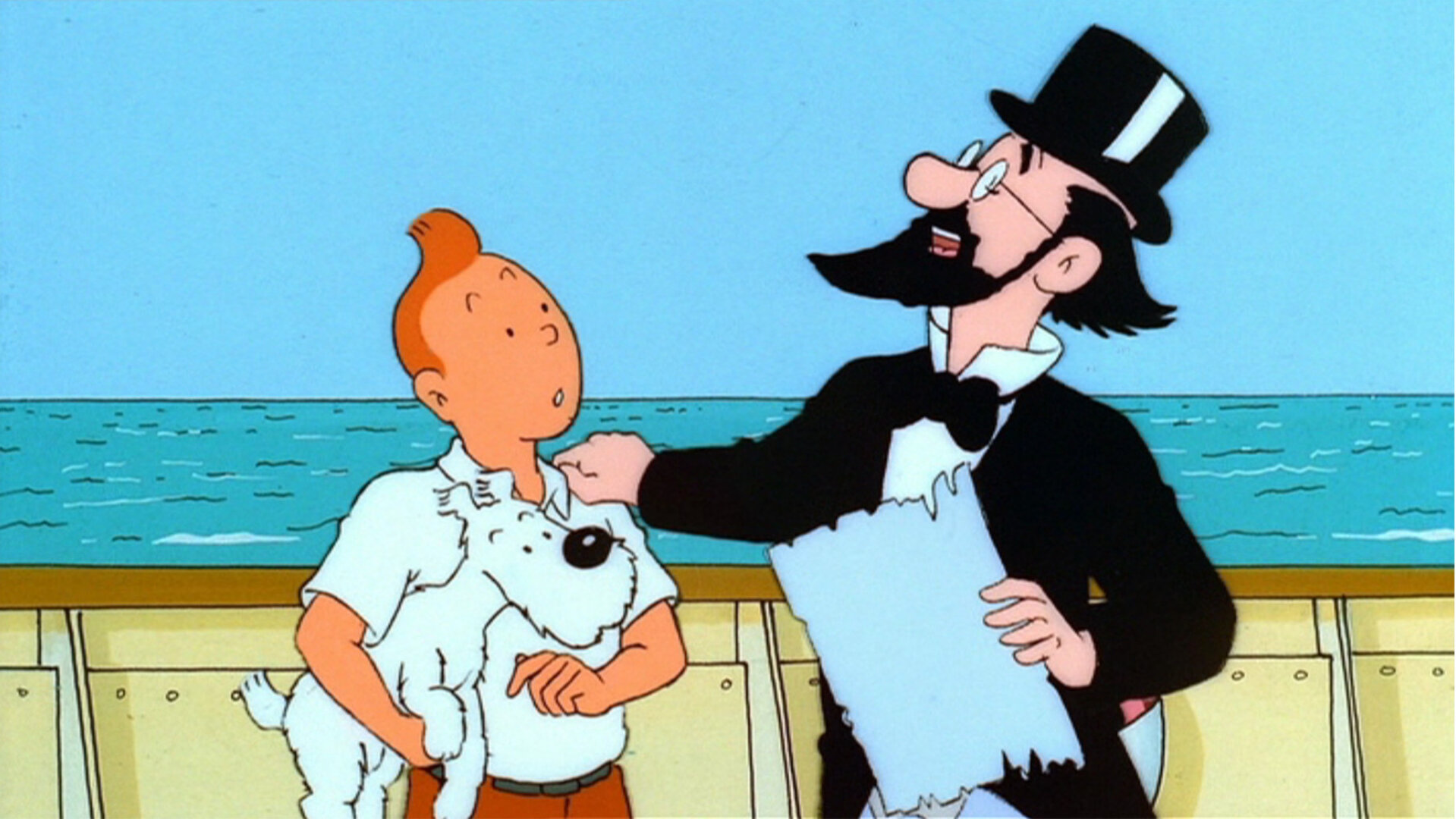 "Tim und Struppi - Die Zigarren des Pharaos (1)": Auf dem Schiff spricht Professor Siclone, der ein Blatt Papyrus in der Hand hält, zu Tim. Dieser hört ihm aufmerksam zu und hält dabei Struppi unter seinem Arm fest.