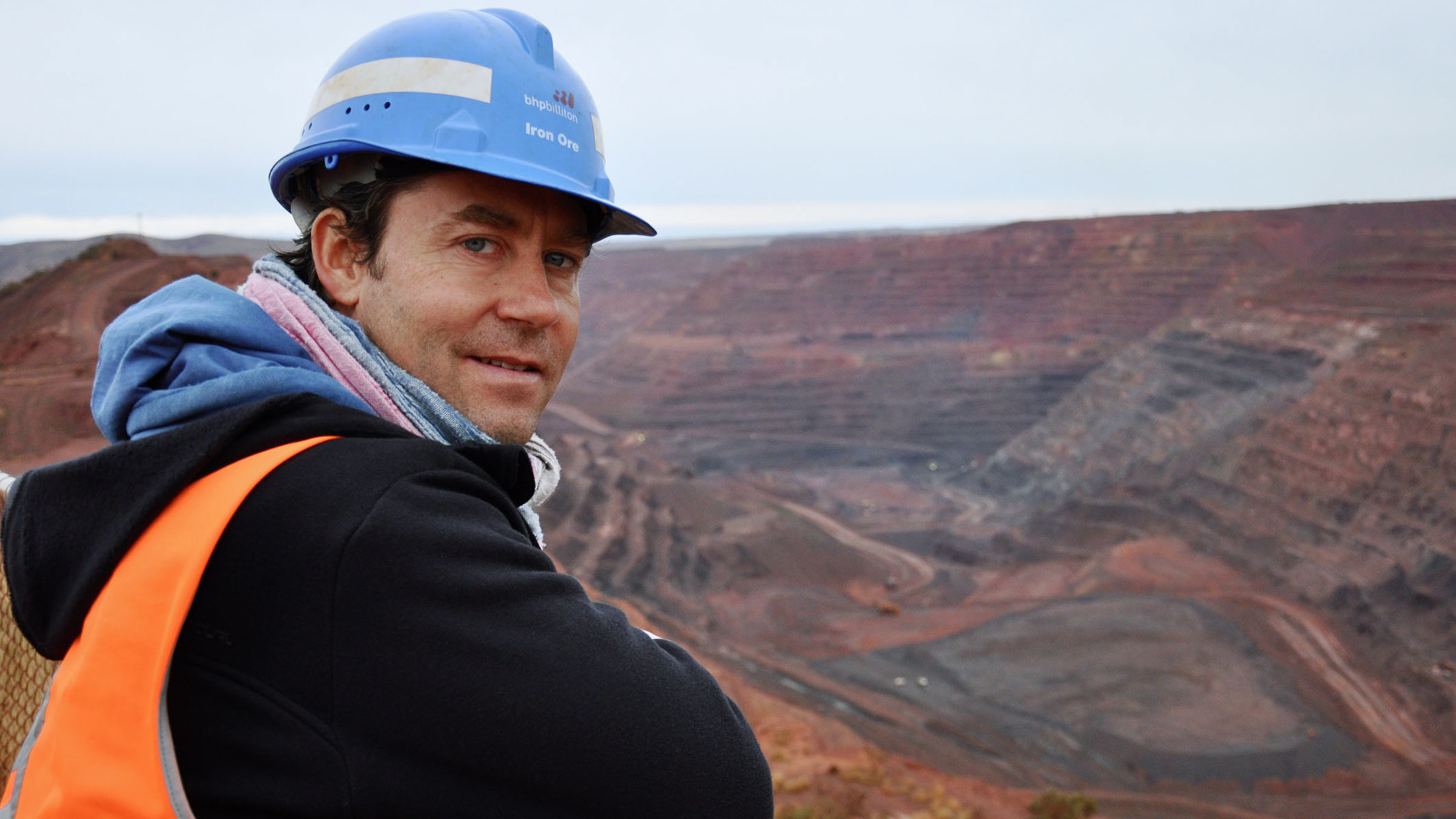 "12.378 km Australien: Sven Furrer auf Abwegen (5/6)": Sven Furrer besucht die Eisenerzmine von Newman.