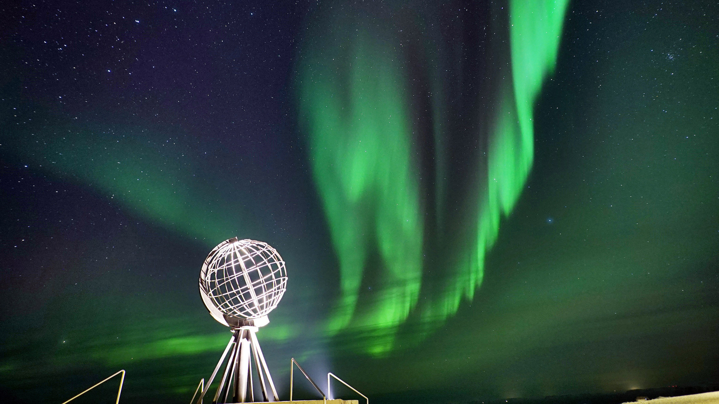 "Fjorde, Nordkap und Polarlicht - Norwegens legendäre Hurtigruten": Das Nordkap - faszinierend im Winter unter dem tanzenden Polarlicht.