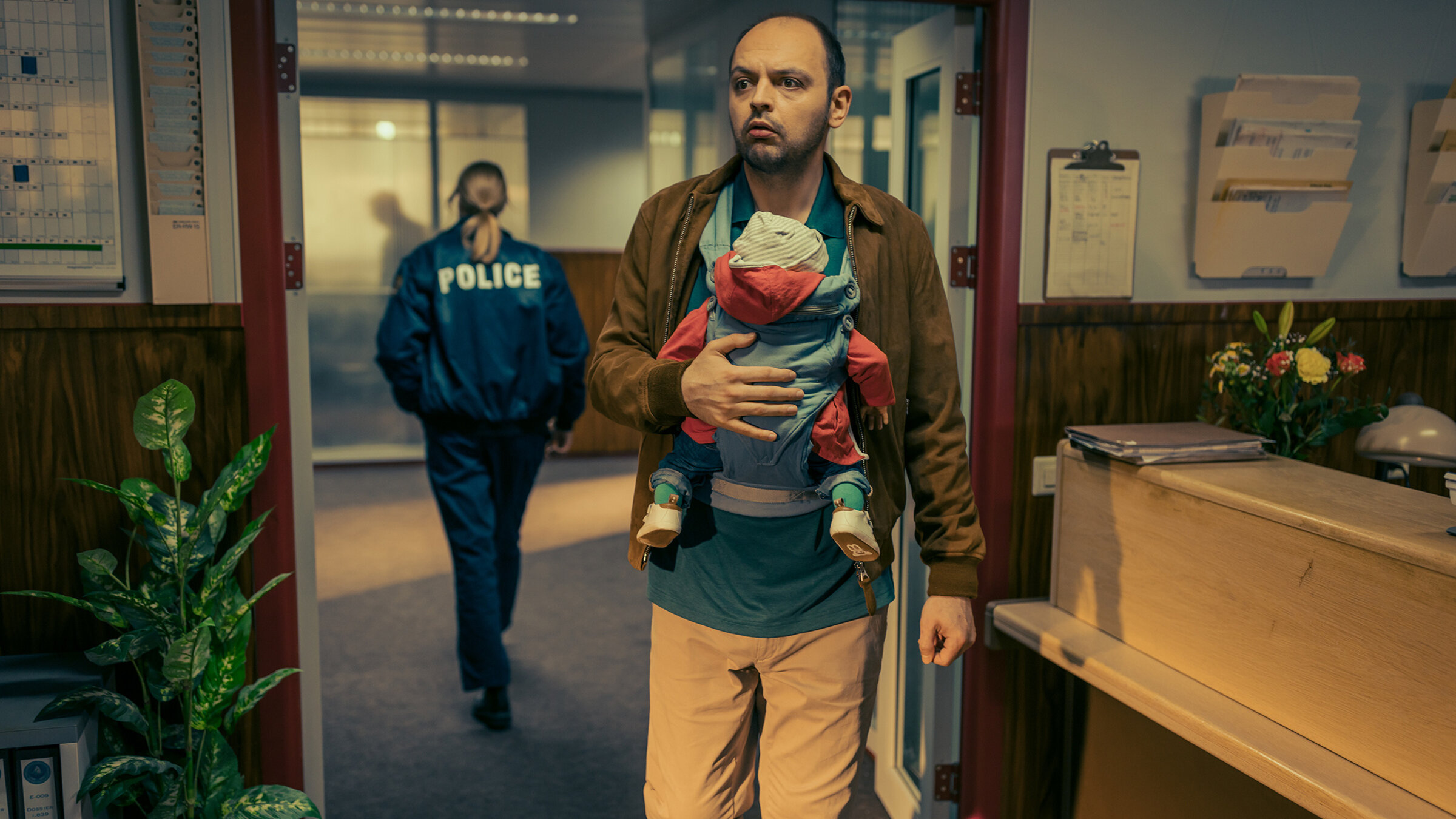 "Tschugger III (2/5) - Toxisch": Fühlt sich fremd in der neuen Polizeiwache: Dragan Vujic als Pirmin.