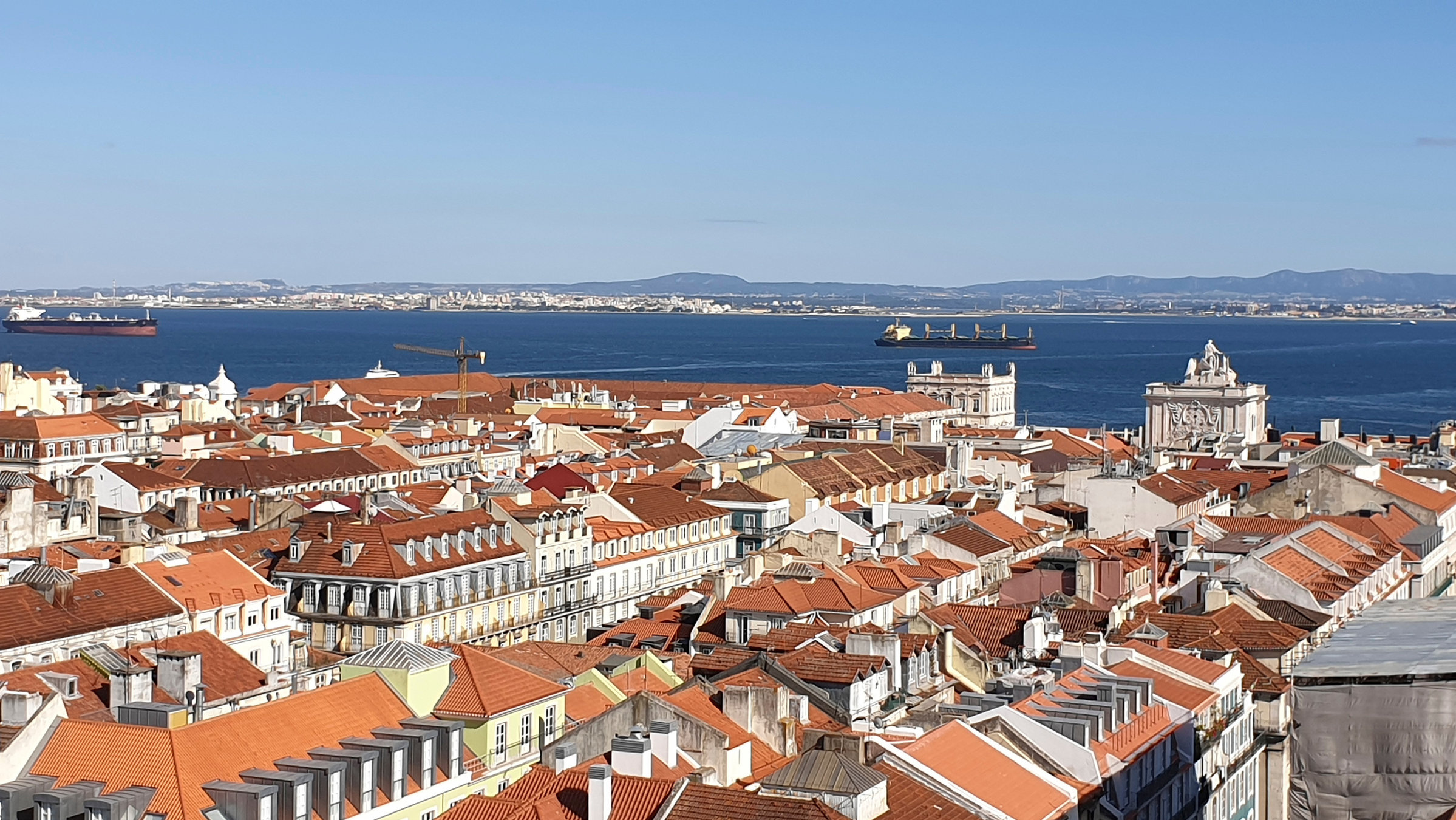 "Lissabon - die Stadt, der Fluss und das Meer": Blick über die Altstadt von Lissabon.