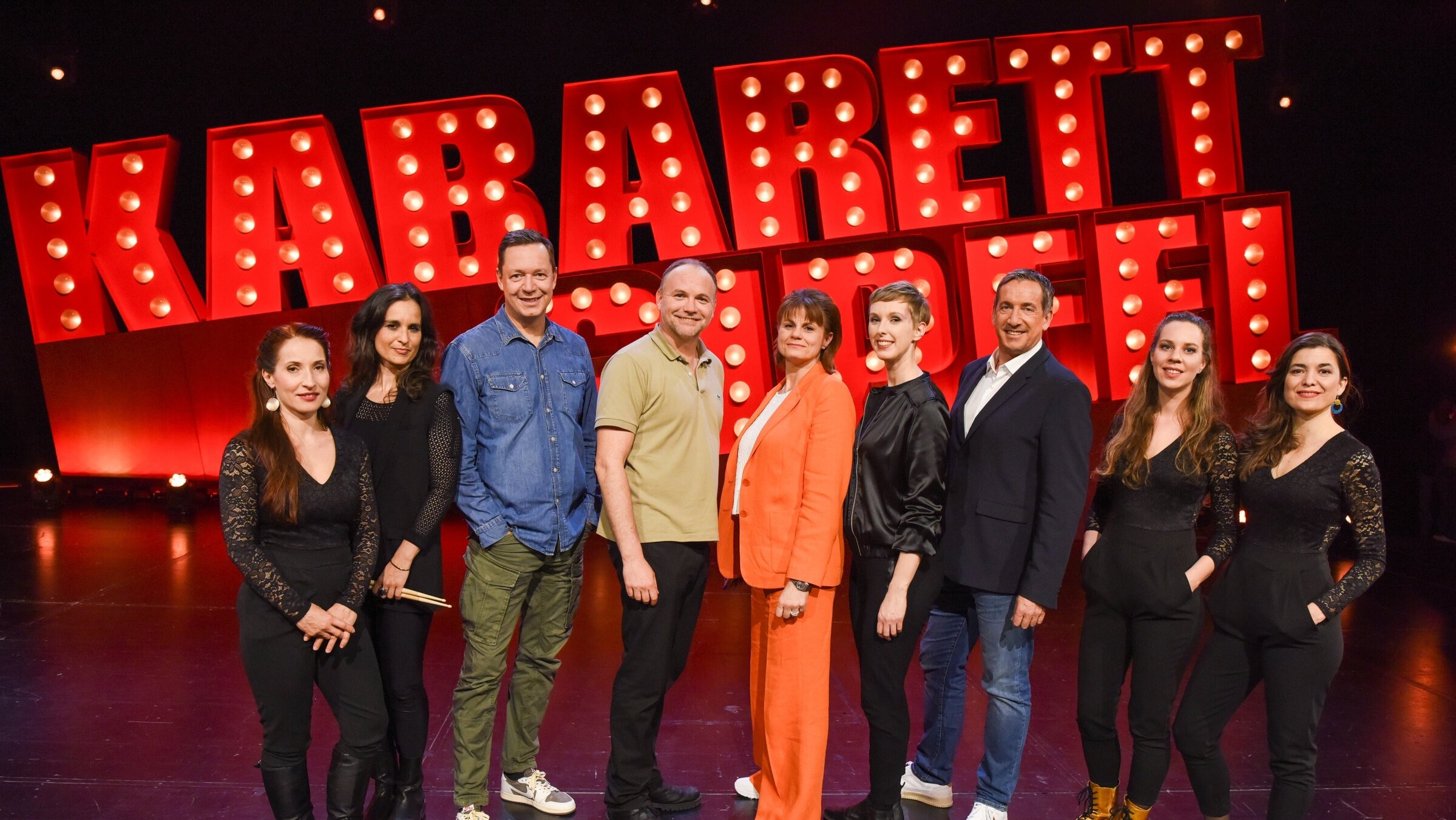 "Kabarettgipfel":  Die Kabarettgipfelband, Alex Kristan, Thomas Stipsits, Eva Maria Marold, Sonja Pikart, Viktor Gernot.