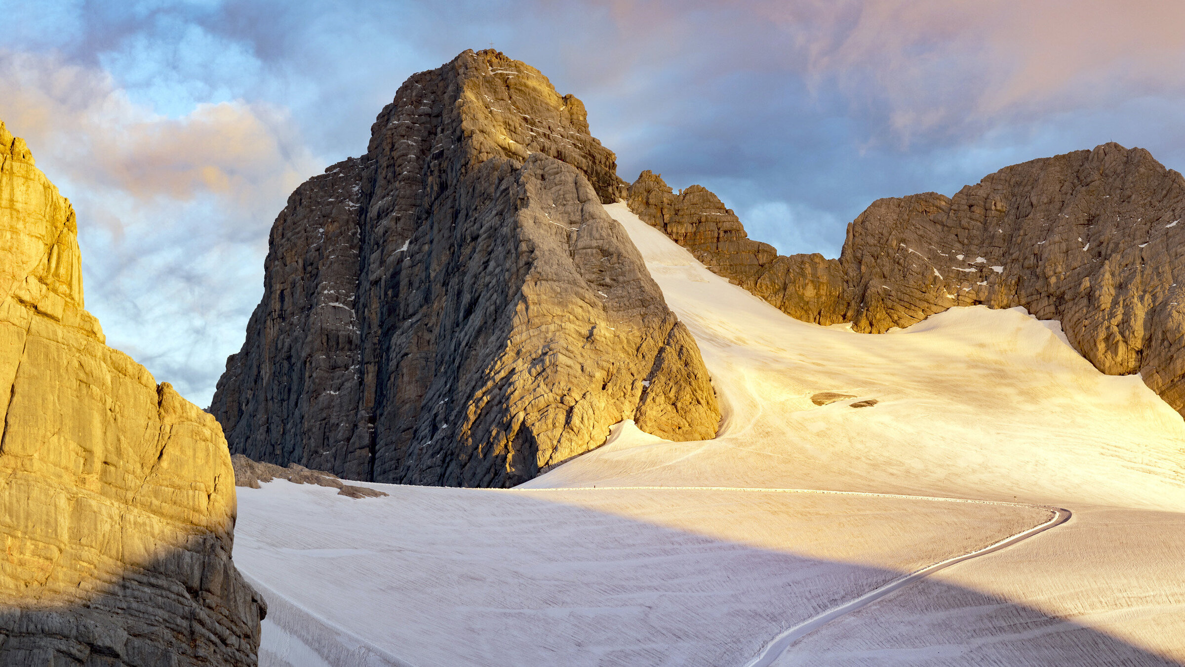 "Zwischen Dachstein und Grimming": Dachstein bei Sonnenaufgang.