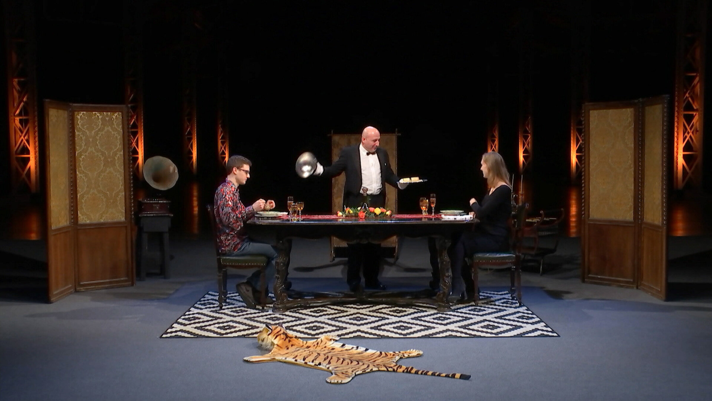 "Dinner für Zwei (4/5) - Christoph Fritz & Sonja Pikart": Christoph Fritz, Christoph Fälbl, Sonja Pikart.