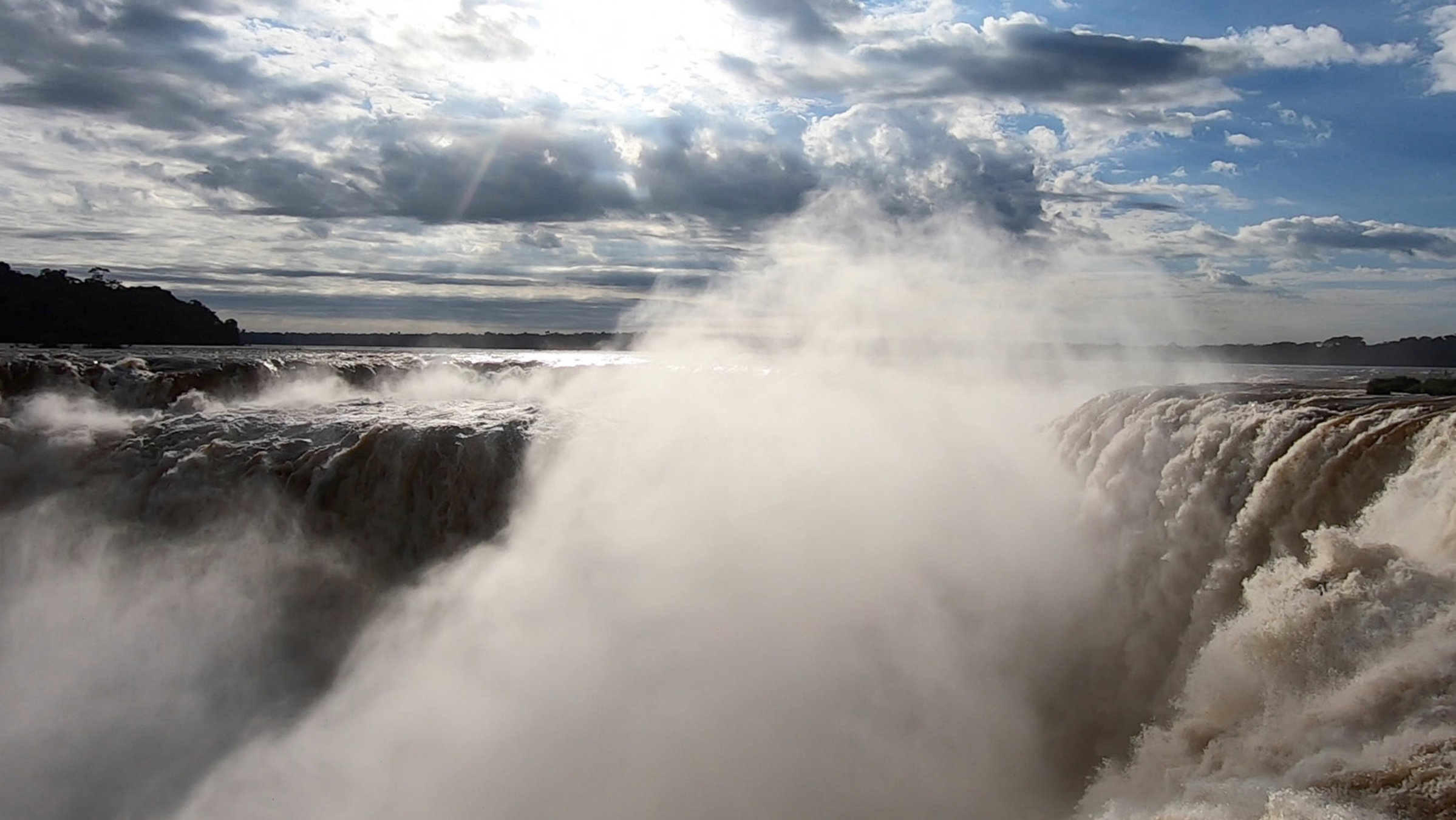 "Der Paraná - Ein Fluss wie das Meer - Von Brasilien nach Paraguay": Ein Wasserfall der Iguazu-Wasserfälle