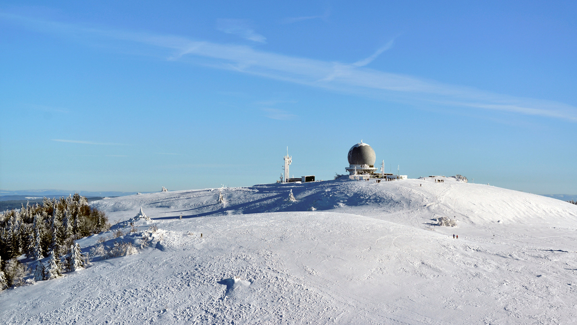 "Die Rhön": Blick auf die winterliche Wasserkuppe.