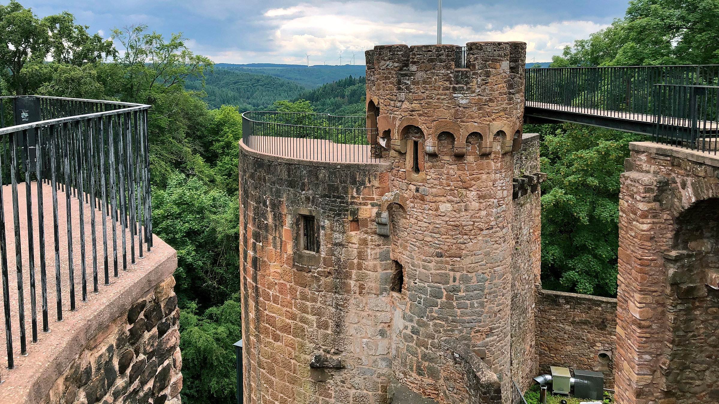 "Traumwege - Wanderungen von der Mosel bis an den Rhein": Burg Montclair.