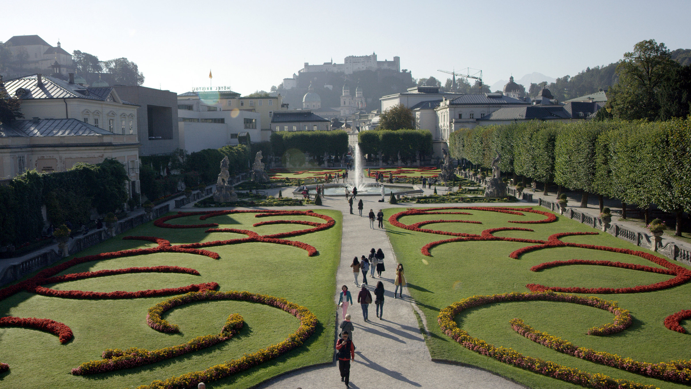 "Salzburg - Gesamtkunstwerk im Herzen Europas" - Mirabellplatz