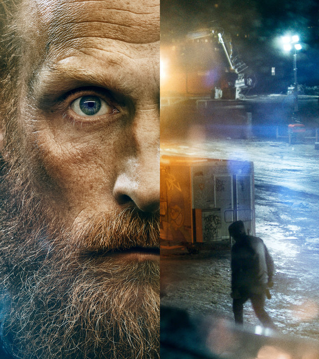 "Kommissar Beck - Quid Pro Quo": Montage: Die linke Gesichtshälfte von Steinar Hovland (Kristofer Hivju) in Nahaufnahme, daneben eine Straße bei Nacht.