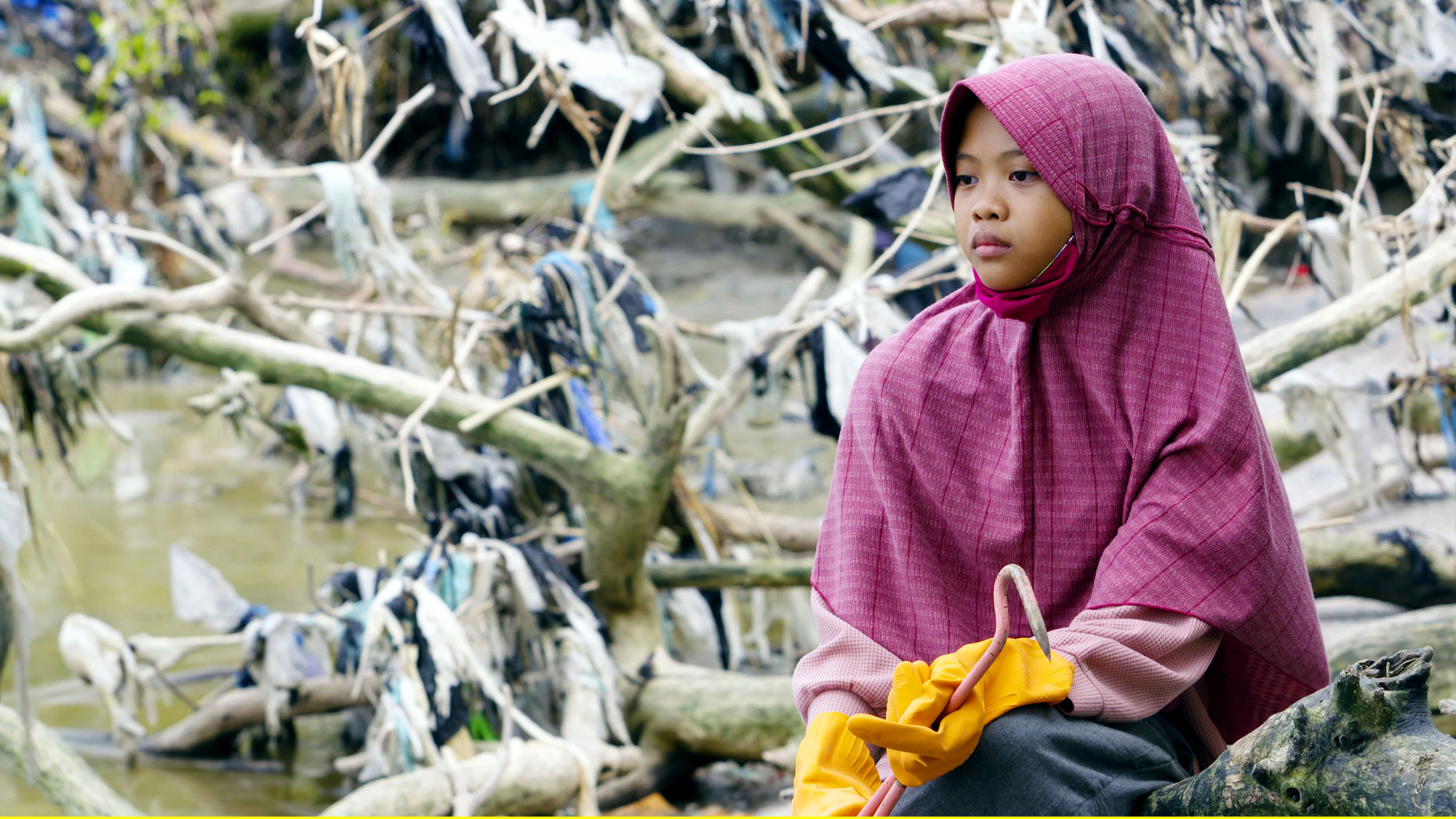 "Die Recyclinglüge": Nina, ein 12-jähriges Mädchen aus Surabaya, Indonesien, kämpft gegen die Plastikverschmutzung.