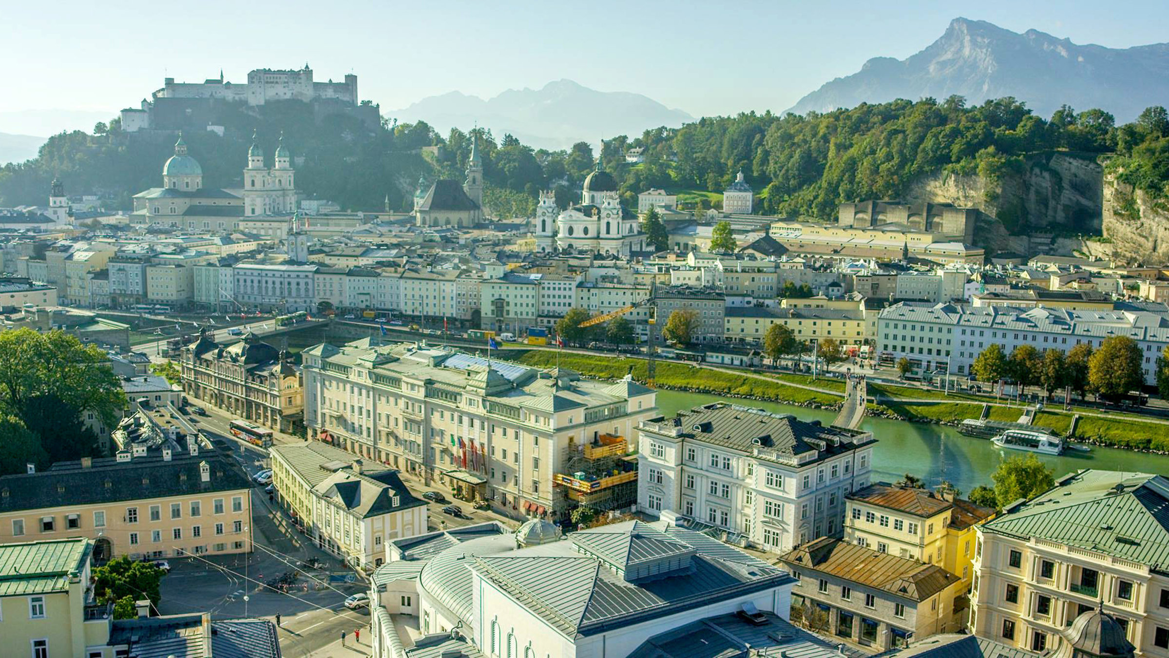 "Der Klang Salzburgs - Mozarts Vermächtnis": Panoramablick von oben auf Salzburg