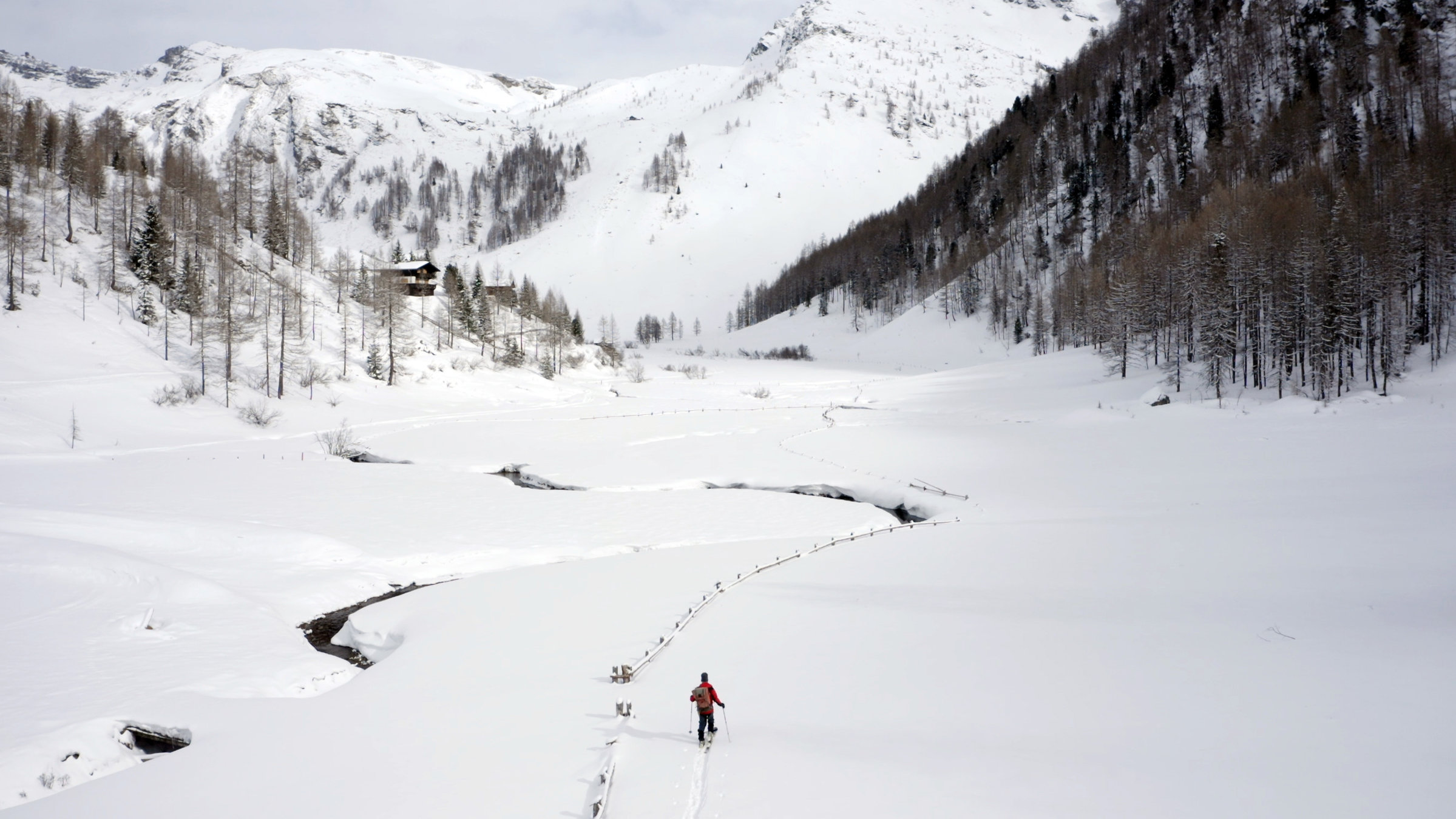 "Winter im Schatten des Großglockners": Skitourengeher in der Winterlandschaft der Asten.