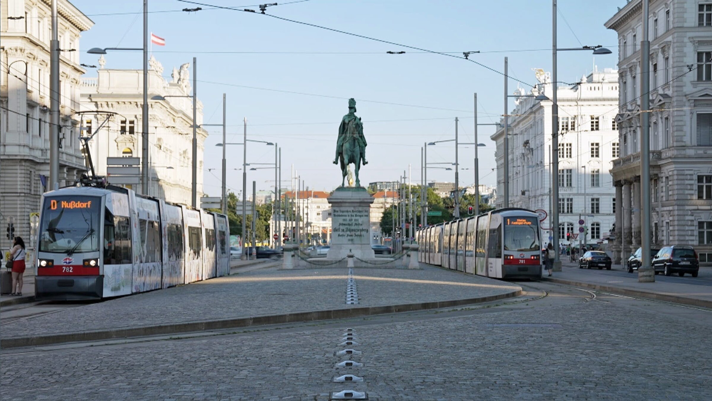"Bezirksgeschichten (2/3) -  Innere Stadt": Schwarzenbergplatz.
