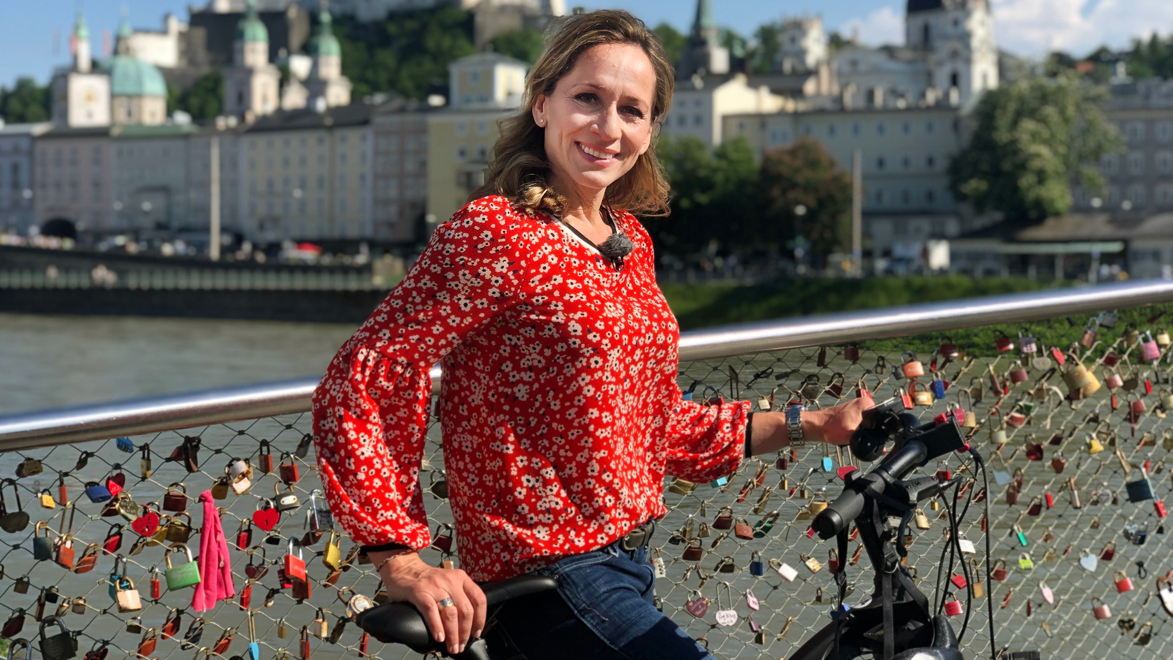 "Auf dem Tauernradweg": Moderatorin Tamina Kallert auf dem Tauernradweg bei Salzburg.