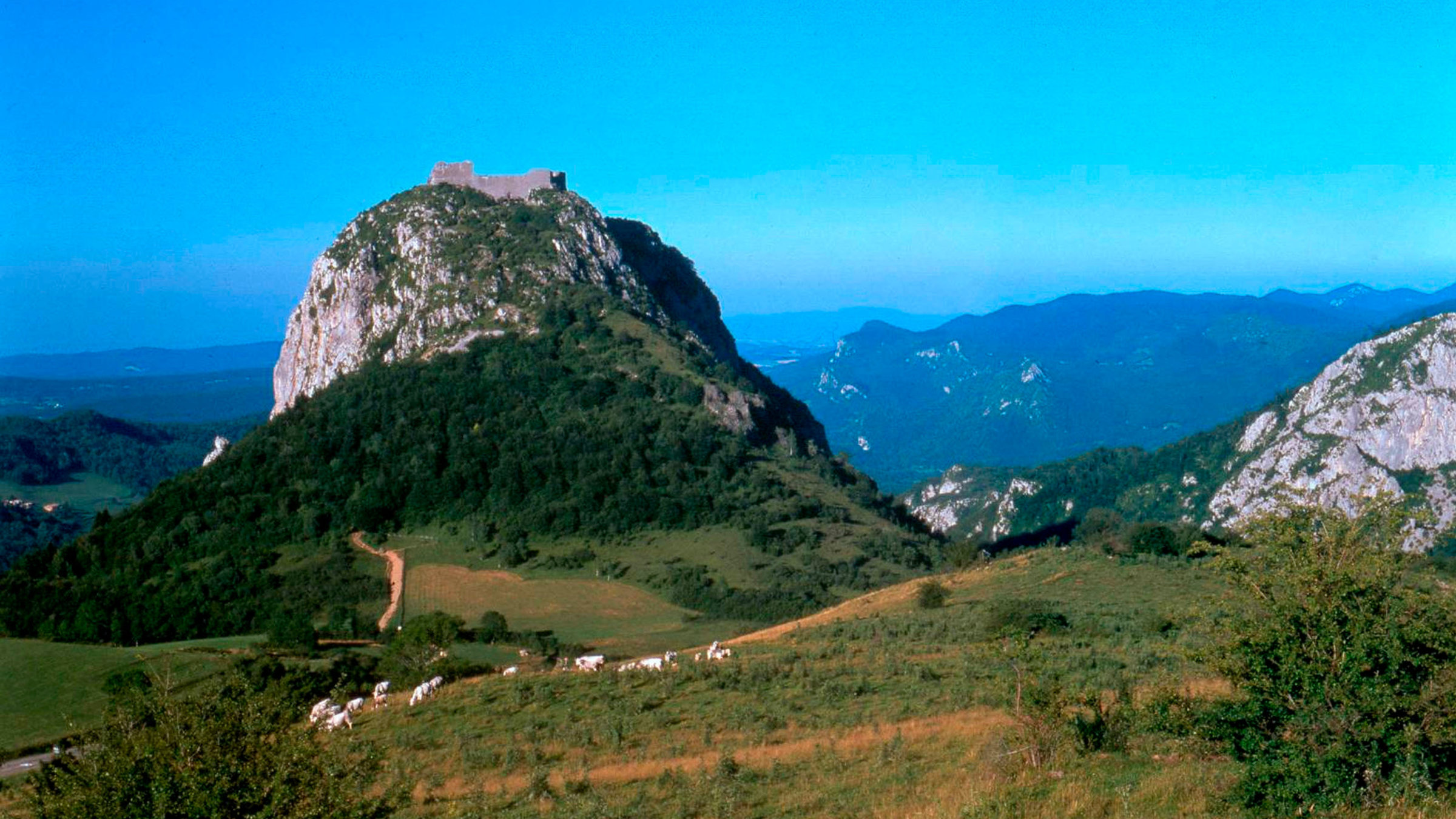 "Reisewege Pyrenäen: An der Ariège" - Die Festung von Montségur.
