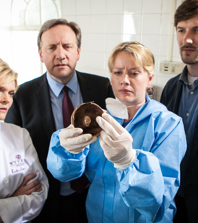 "Inspector Barnaby - Der Trüffelschwein-Mörder": Ruth Cameron (Charon Small), DCI John Barnaby (Neil Dudgeon), Dr. Kate Wilding ( Tamzin Malleson), DS Charlie Nelson (Gwilym Lee).