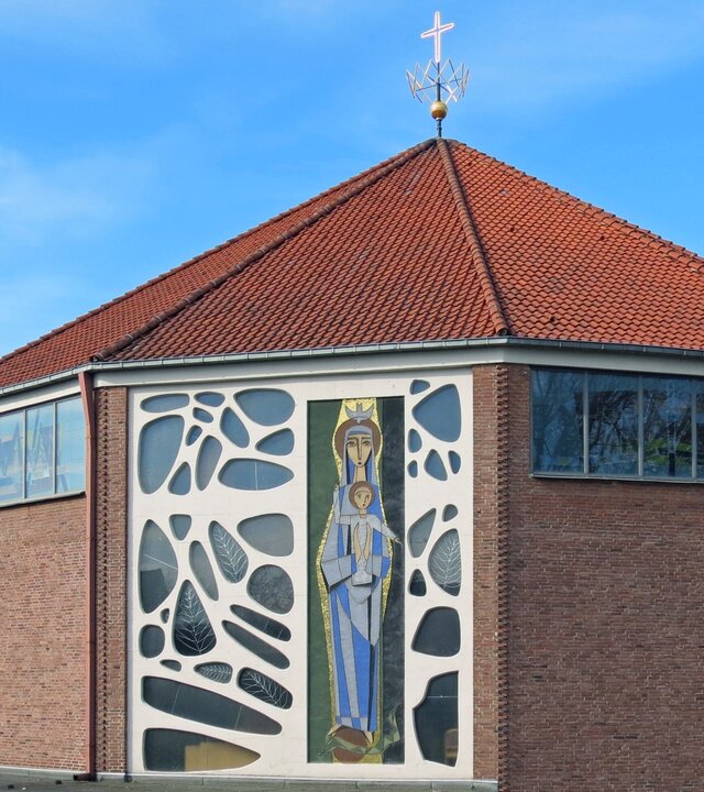 "Katholischer Gottesdienst zum Palmsonntag - Am Ende ist Hoffnung": Außenansicht der Pfarrkirche St. Marien in Lüneburg.