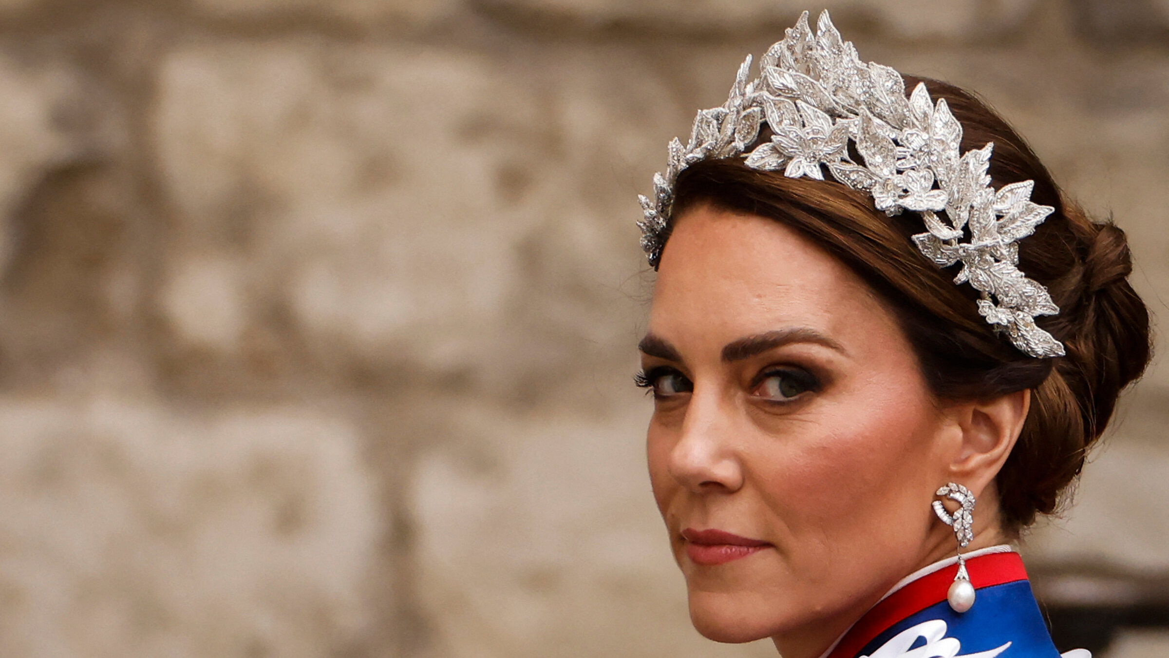 "ZDFroyal: Prinzessin Kate und das Drama der Windsors": Porträtaufnahme: Catherine von Großbritannien trägt ein Diadem und schaut zur Seite.