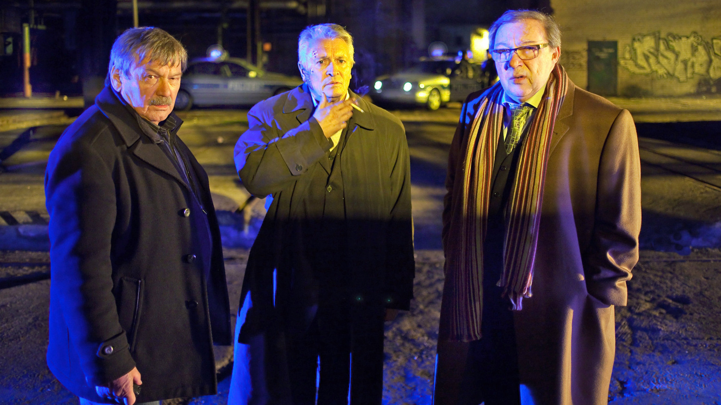 "Polizeiruf 110: Blutige Straße": Haben den Fall gemeinsam gelöst: Schneider (Wolfgang Winkler, links), Schmücke (Jaecki Schwarz, rechts) und Walter Klaue (Henry Hübchen, Mitte).