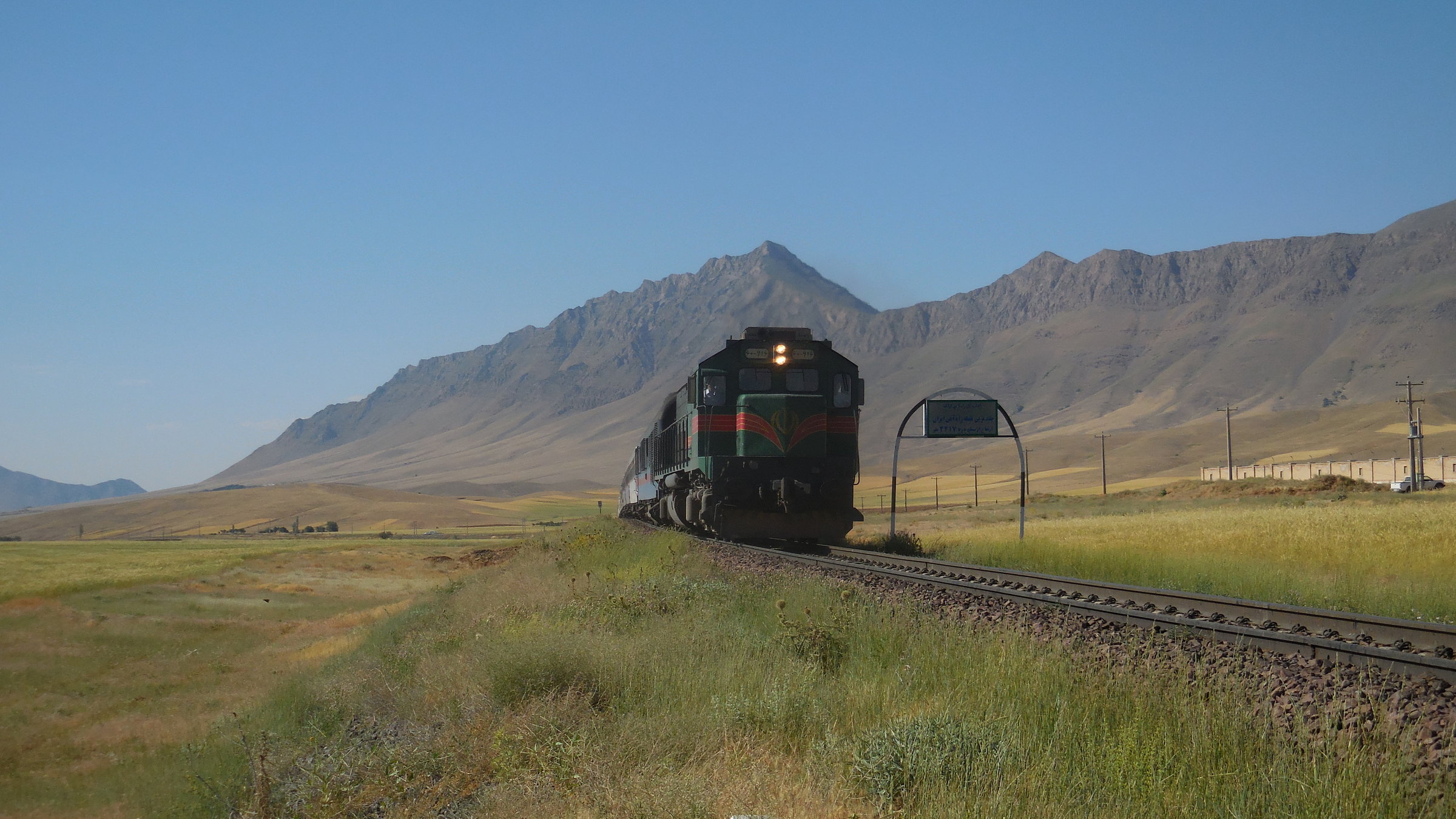 "Mit dem Zug durch den Iran" - 2.217 Meter - der höchste Punkt des iranischen Eisenbahnnetzes zwischen Dorud und Arak.