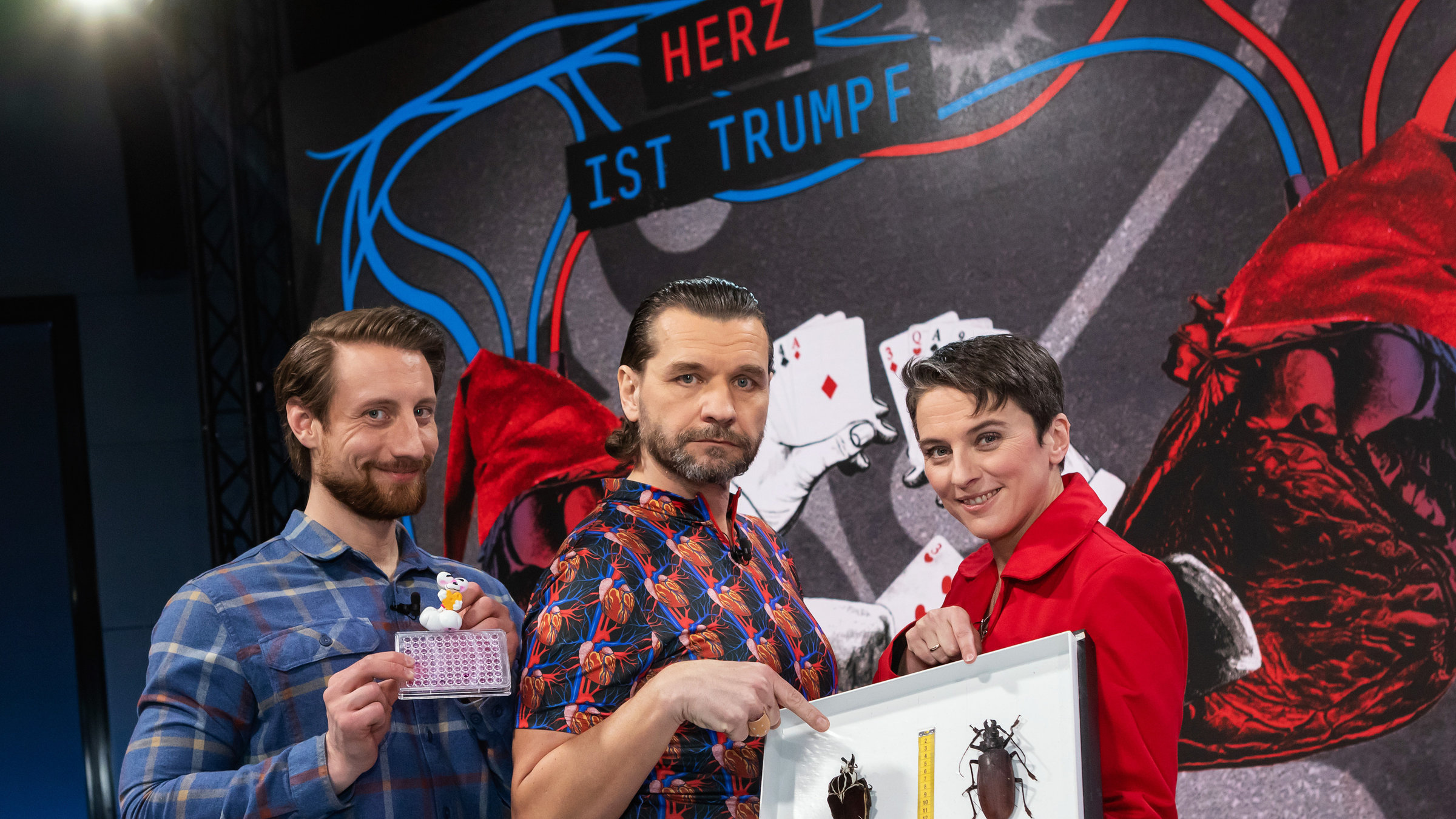 "Science Busters - Wer nichts weiß, muss alles glauben - Herz ist Trumpf": Martin Moder (PHD., Molekularbiologe), Martin Puntigam, Dr. Elisabeth Oberzaucher (Evolutionsbiologie).