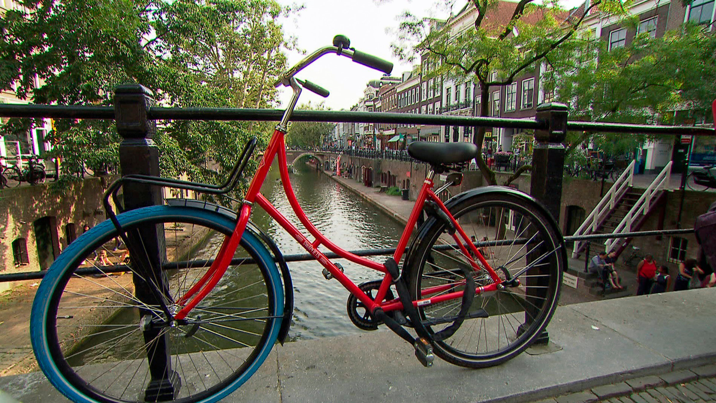 "Utrecht, da will ich hin!": Die Oude Gracht, die alte Gracht, ist das Herzstück der Altstadt von Utrecht. Da darf auch das Fiets, das Fahrrad, nicht fehlen.