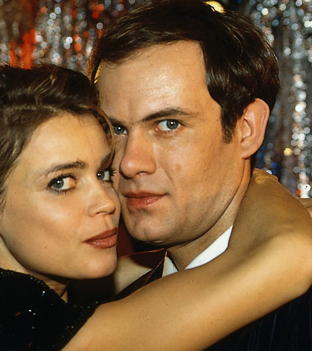 "Die Rettungsflieger - Happy Birthday": Maren (Gerit Kling) und Alexander (Matthias Leja) tanzen eng umschlungen auf einer Party.